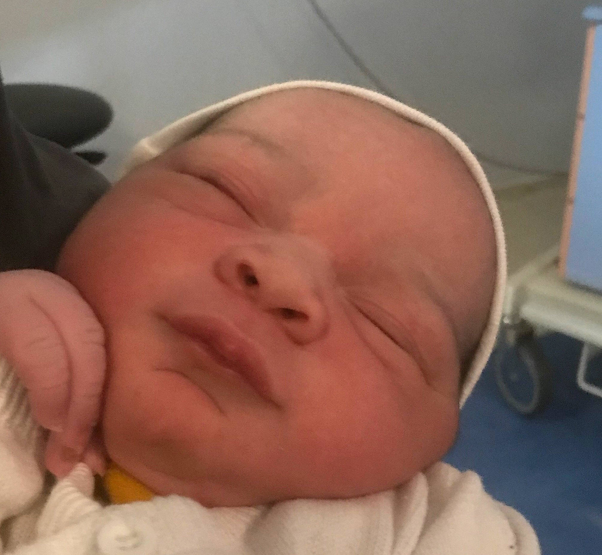 Even a rejoint le concours — aidez-le/la à gagner de superbes lots ! baby, bedtime, cheek, child, chin, ear, eye, face, facial_expression, finger, forehead, hand, head, lip, mouth, nap, nose, person, skin, sleep