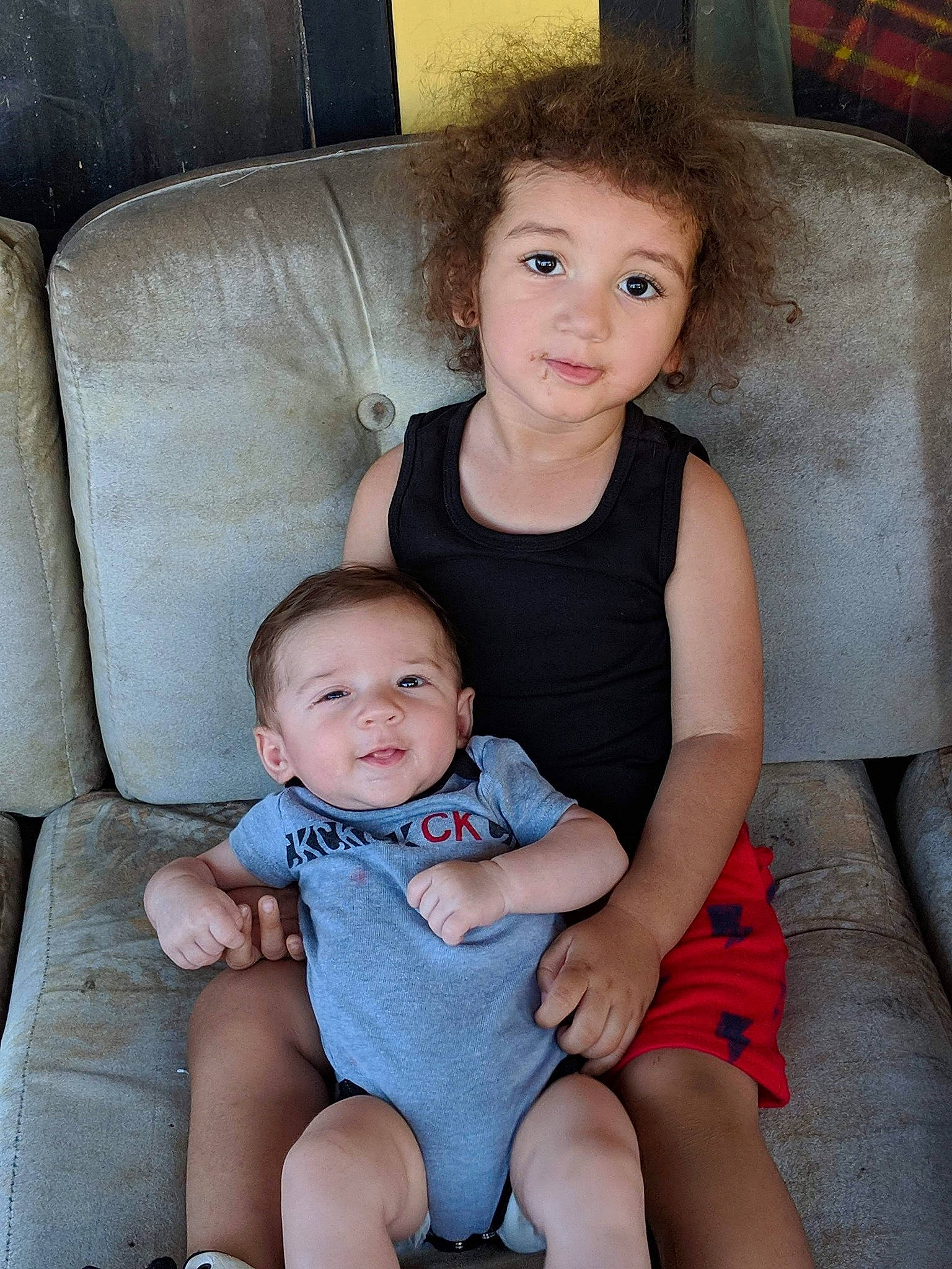 Za'Mar is registered to the contest to win money with this photo: child, daughter, eye, face, family, iris, lap, leg, people, person, sibling, sitting, skin, smile, thigh, toddler