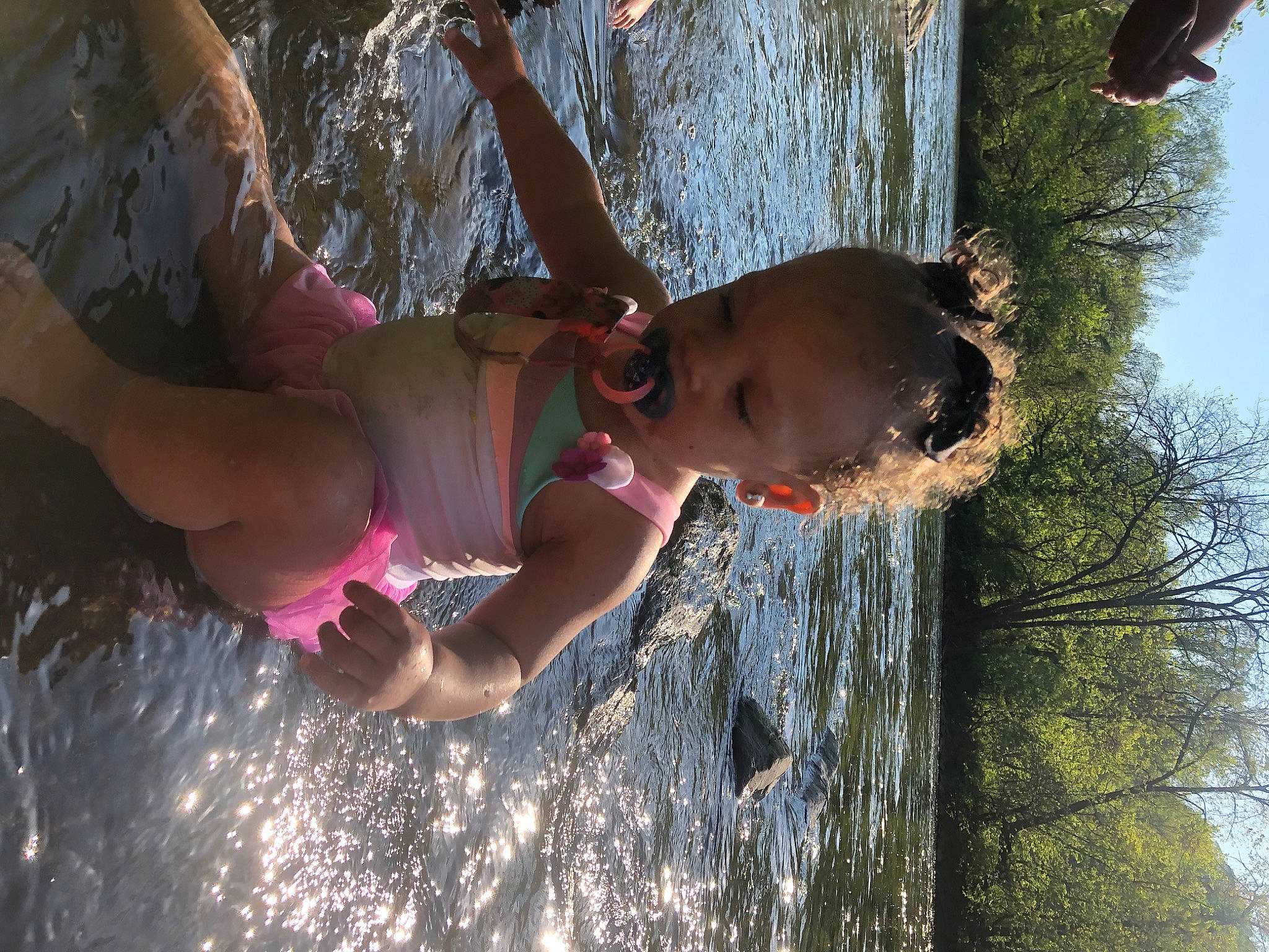 Nova is registered to the contest to win money with this photo: fun, person, tree