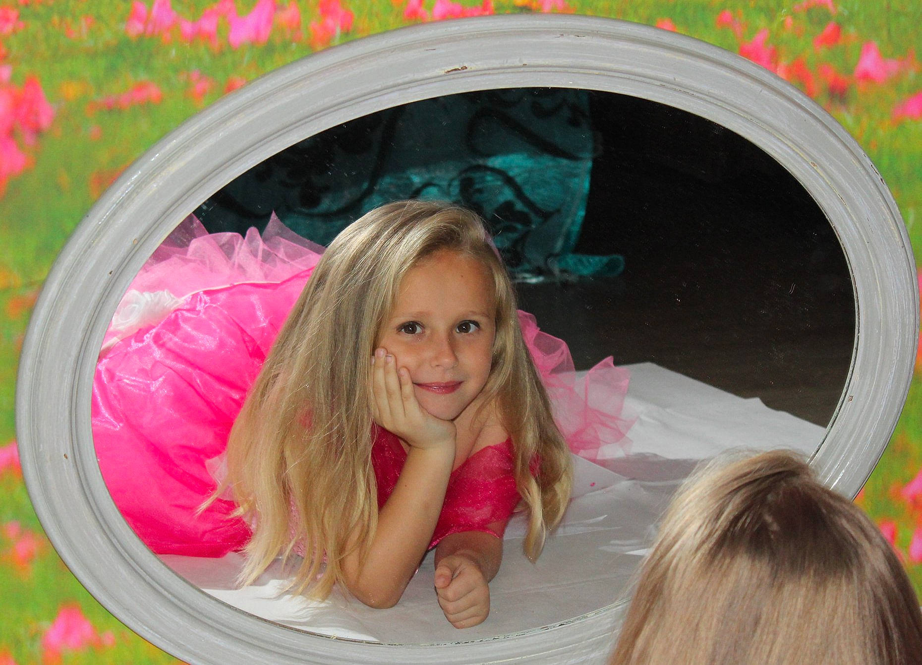 éloane a rejoint le concours — aidez-le/la à gagner de superbes lots ! blond, child, fun, girl, human_hair_color, joy, long_hair, person, pink, play, smile, toddler