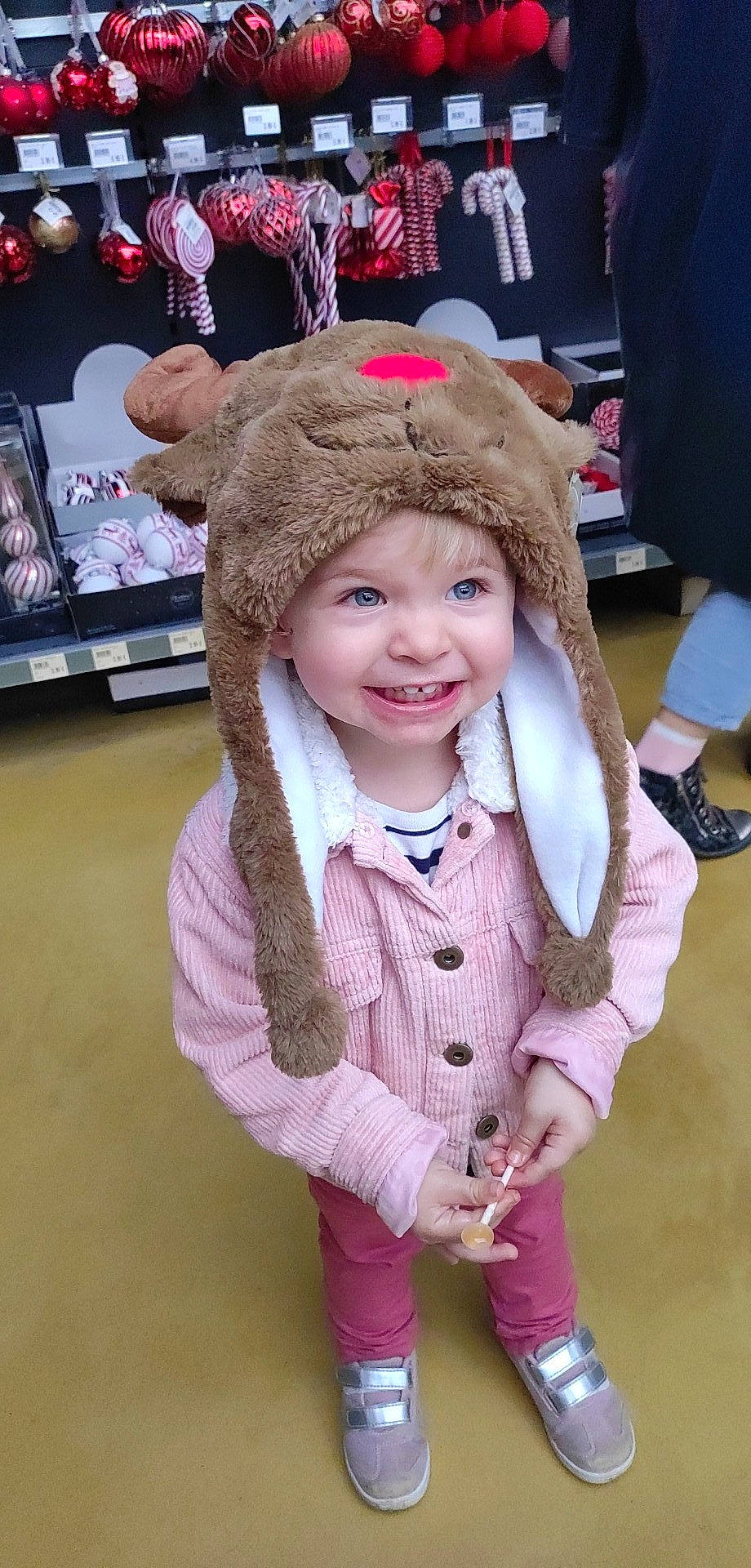Lyanna participe au concours pour gagner de l'argent avec cette photo : cap, child, fashion_accessory, fun, fur, happy, hat, headgear, headwear, joy, knit_cap, magenta, person, pink, purple, skin, sleeve, smile, textile, toddler