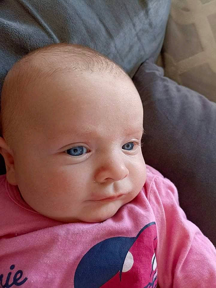 Lyanna participe au concours pour gagner de l'argent avec cette photo : baby, baby_toddler_clothing, cheek, chin, comfort, ear, eye, eyebrow, eyelash, finger, forehead, gesture, head, iris, lip, mouth, nose, person, pink, skin