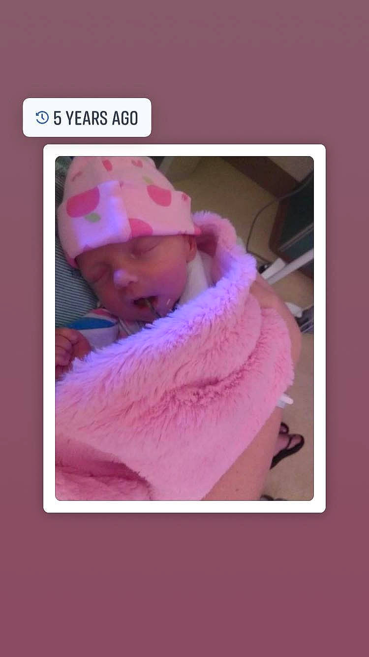 Kadince is registered to the contest to win money with this photo: baby, birth, child, person, photo_caption, photography, pink