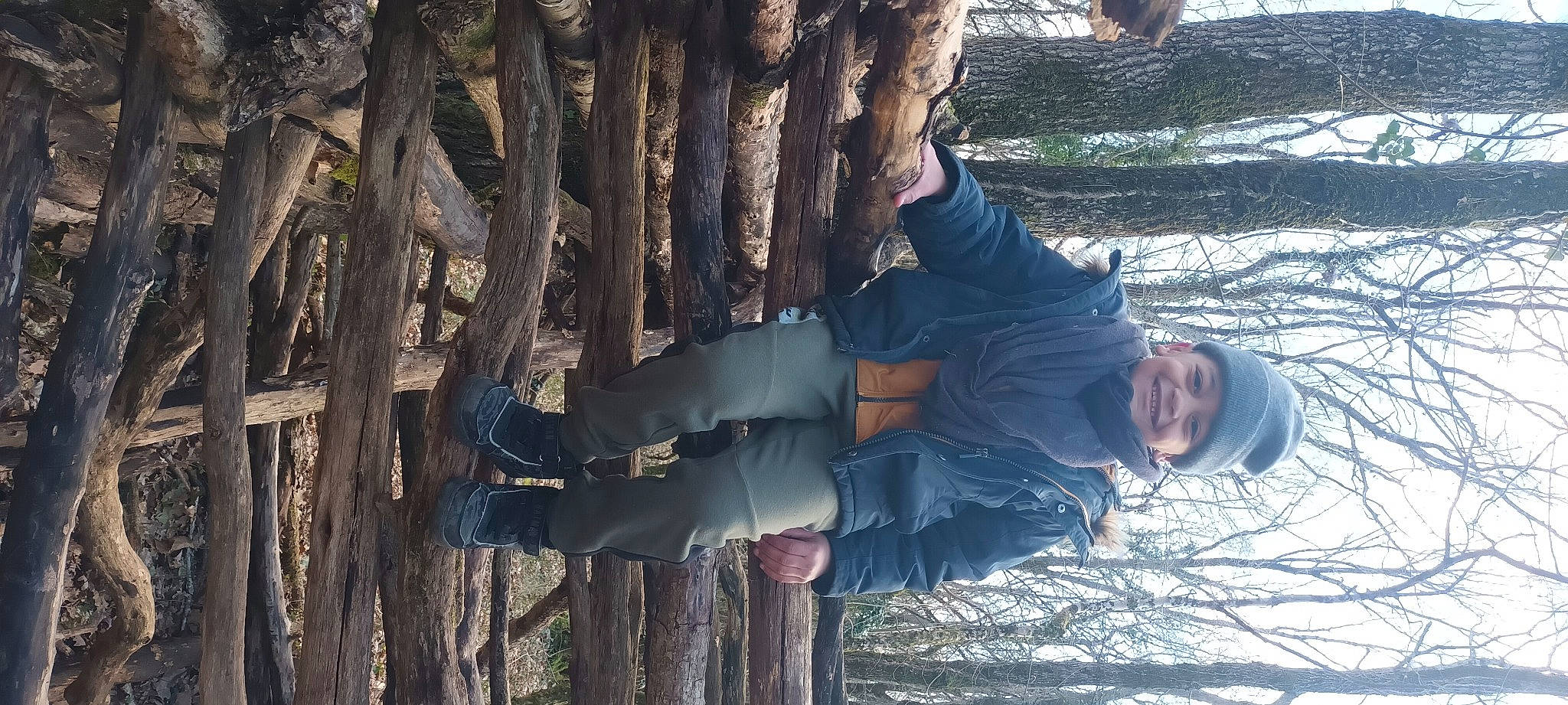 Mathys participe au concours pour gagner de l'argent avec cette photo : beauty, branch, denim, electric_blue, forest, freezing, fun, fur, grass, headwear, joy, leisure, people_in_nature, person, plant, recreation, sitting, smile, snow, tree