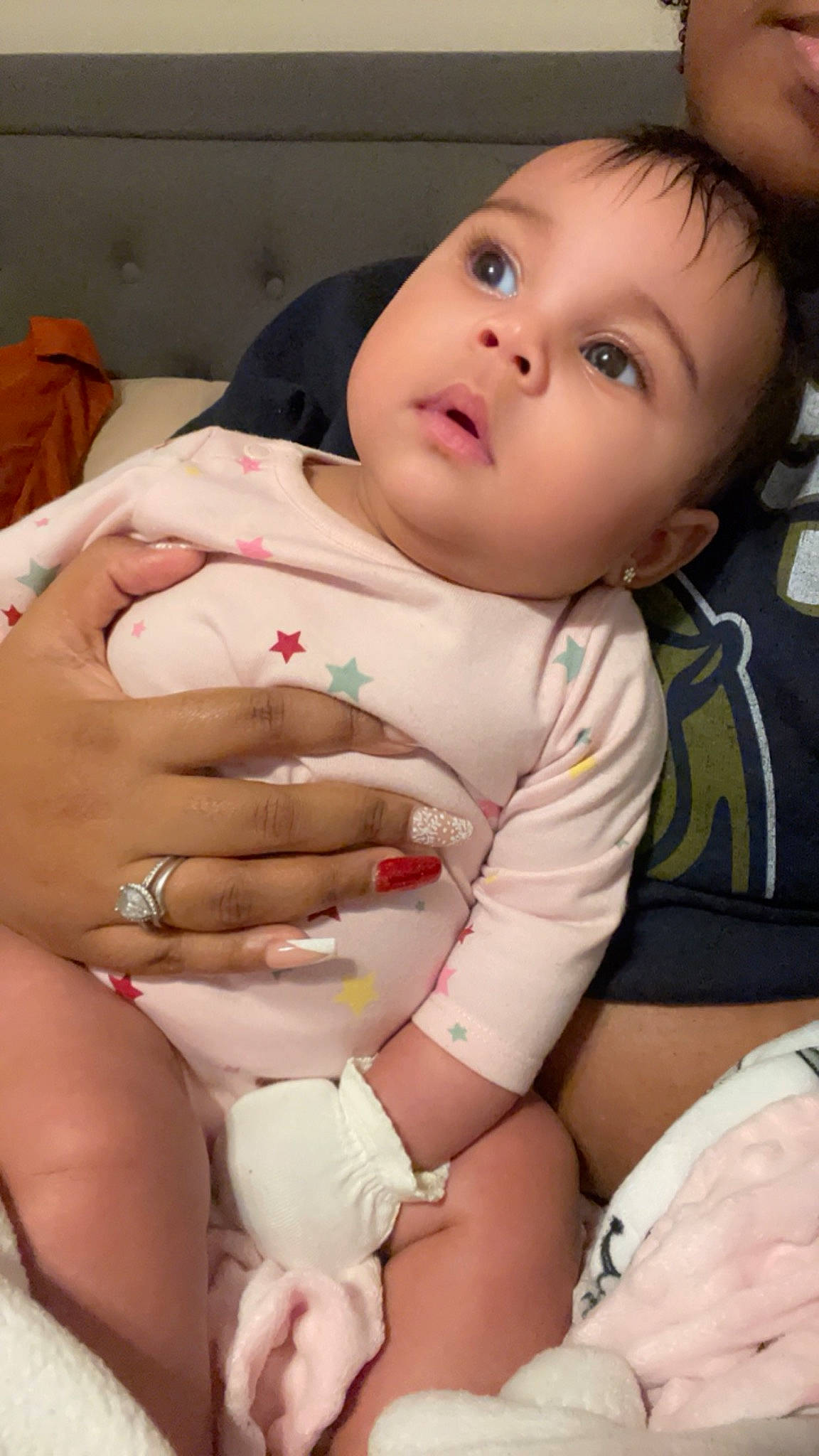 Xíomara is registered to the contest to win money with this photo: abdomen, baby_toddler_clothing, cheek, comfort, elbow, eye, finger, gesture, hair, head, knee, mouth, nail, neck, person, skin, sleeve, thigh, thumb, toddler