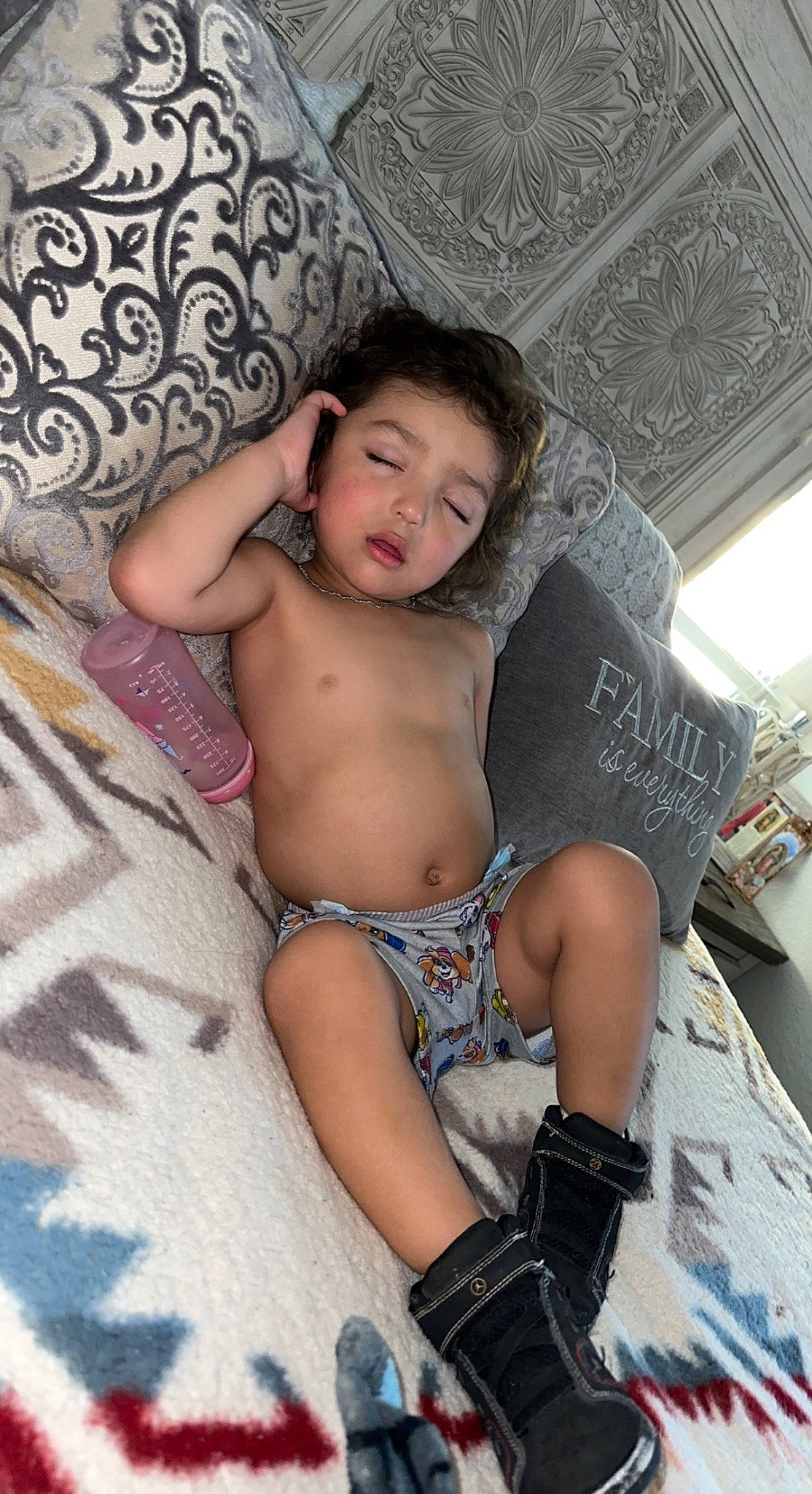 Mateo is registered to the contest to win money with this photo: abdomen, arm, barechested, black_hair, chest, comfort, cool, flash_photography, human_body, human_leg, knee, leg, muscle, navel, person, skin, stomach, textile, thigh, trunk