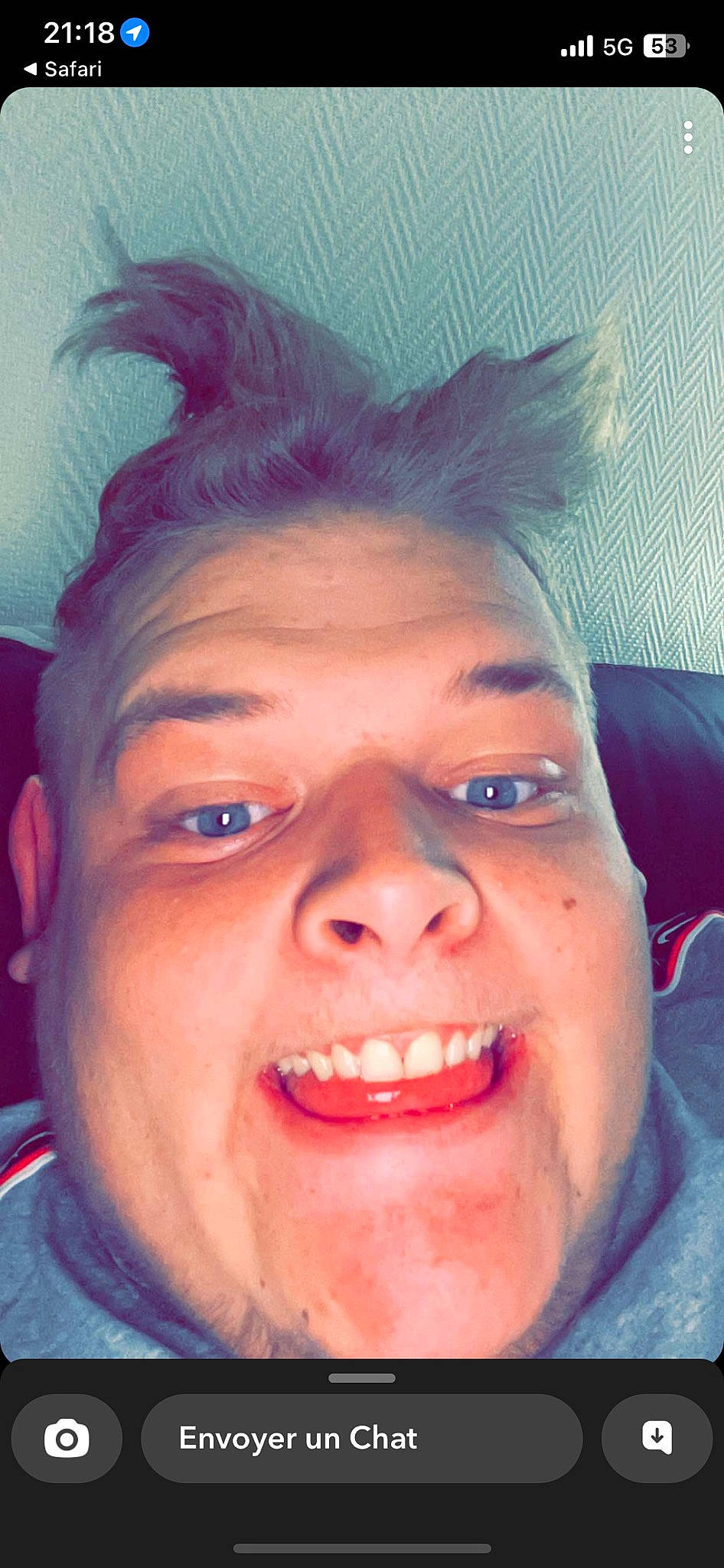 Maxence a rejoint le concours — aidez-le/la à gagner de superbes lots ! black_hair, cheek, chin, cool, ear, eyebrow, eyelash, forehead, gesture, happy, iris, jaw, joy, liberty_spikes, lip, mohawk_hairstyle, mouth, nose, organ, person