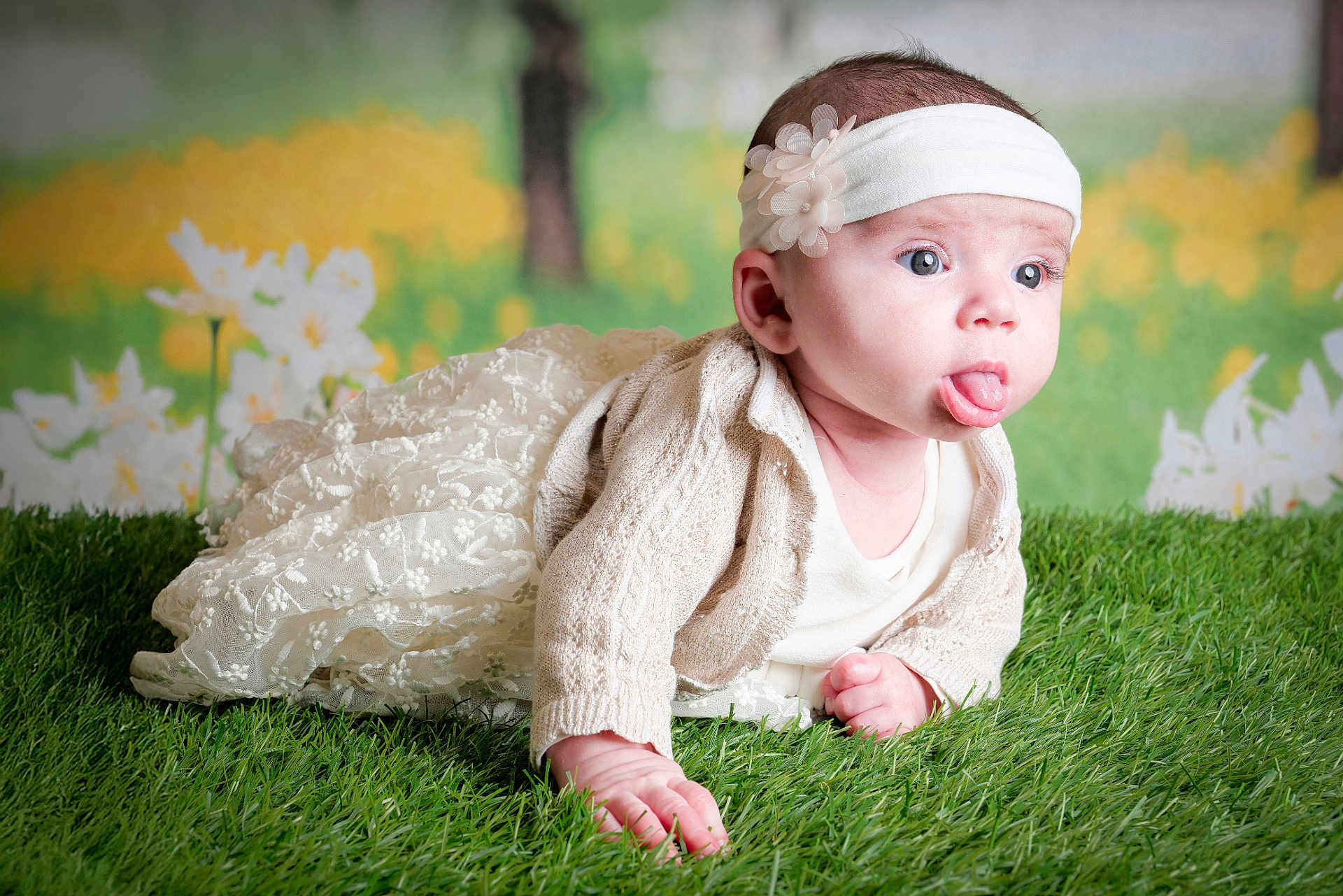 Dénérys participe au concours pour gagner de l'argent avec cette photo : baby, infant, child, cute, tongue_out, lace_dress, knitted_cardigan, headband, flower_headband, grass, greenery, outdoor, portrait, playful, expression, skin, face, eyes, hand, background