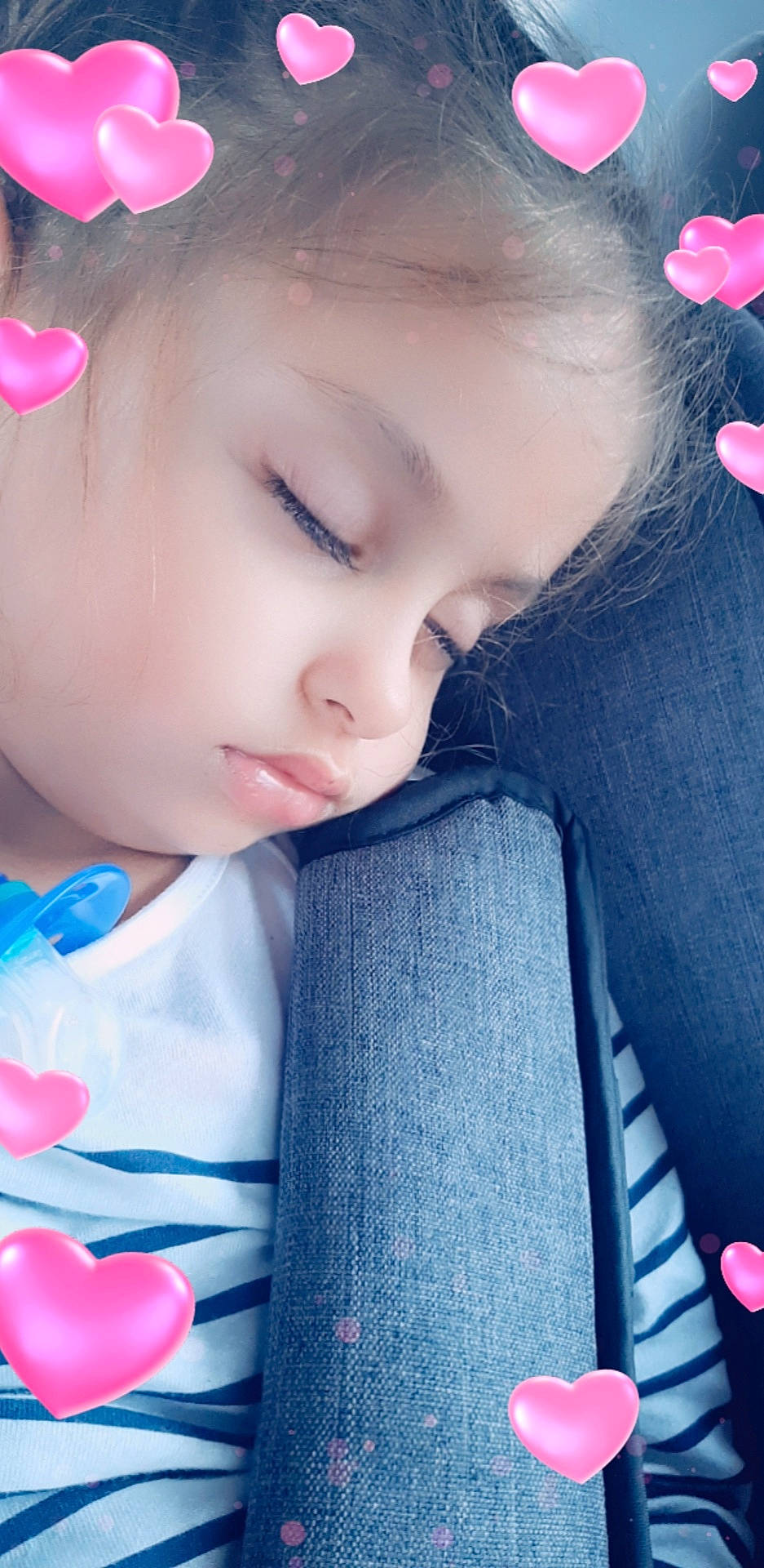 Elliana a rejoint le concours — aidez-le/la à gagner de superbes lots ! beauty, black_hair, cheek, child, ear, eye, eyelash, face, lip, nose, person, petal, pink, skin, smile, toddler