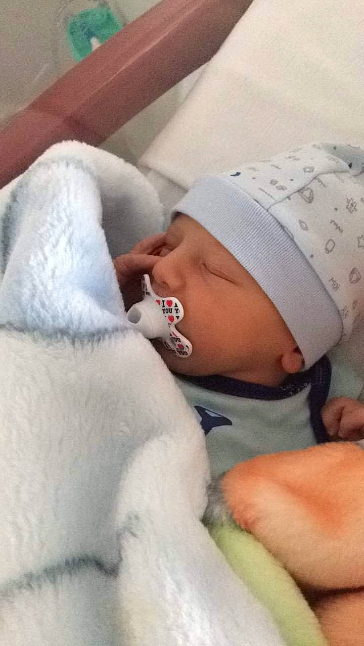 Eden participe au concours pour gagner de l'argent avec cette photo : baby, baby_sleeping, birth, child, headwear, nap, nose, person, sleep, toddler