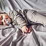Tymeo participe au concours pour gagner de l'argent avec cette photo : baby, bed, blanket, child, comfortable, cute, expression, face, hand, head, indoors, infant, lying_down, onesie, pacifier, portrait, resting, skin, sleepwear, soft