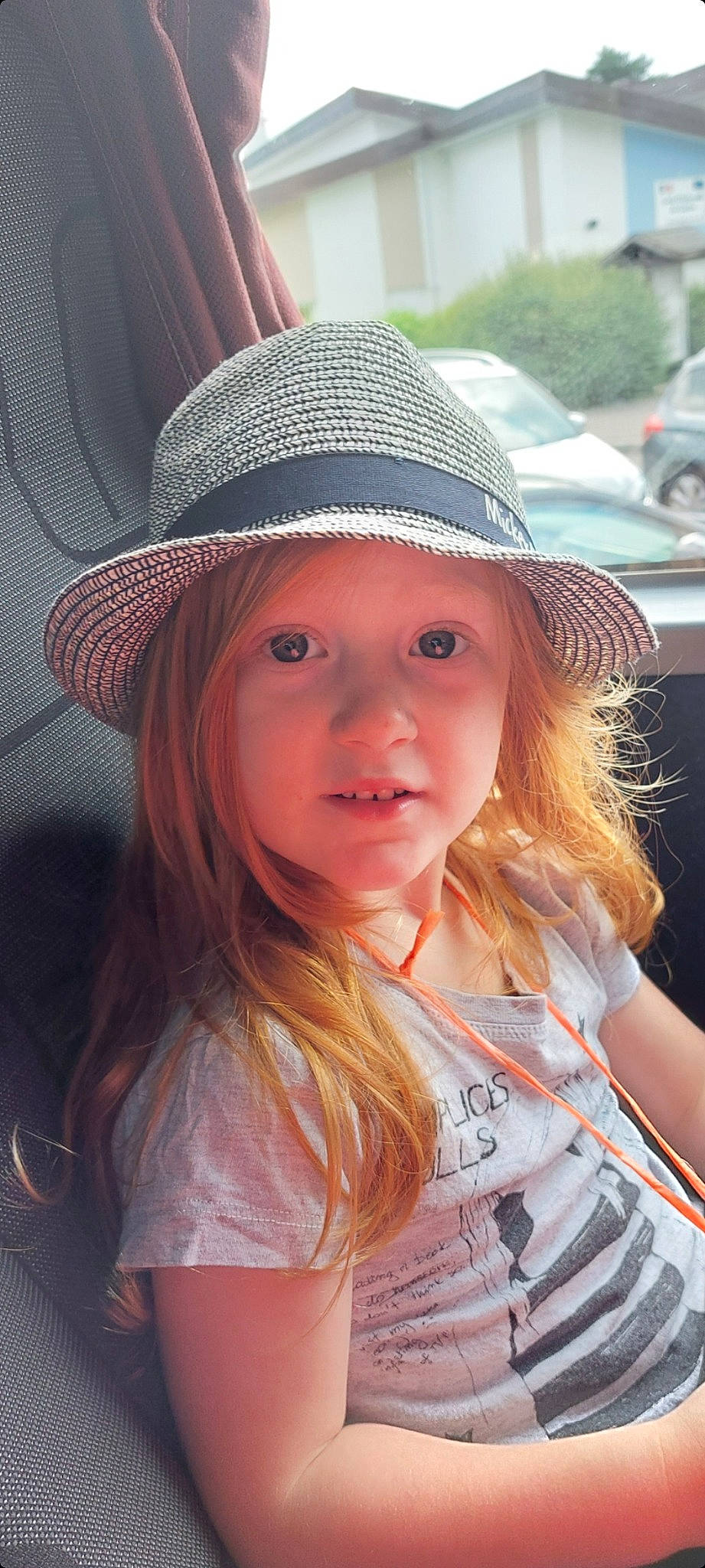 Anais participe au concours pour gagner de l'argent avec cette photo : beauty, blond, brown_hair, cap, child, cool, eyebrow, fun, happy, hat, headgear, headwear, iris, light, lip, person, skin, summer, sun_hat, toddler