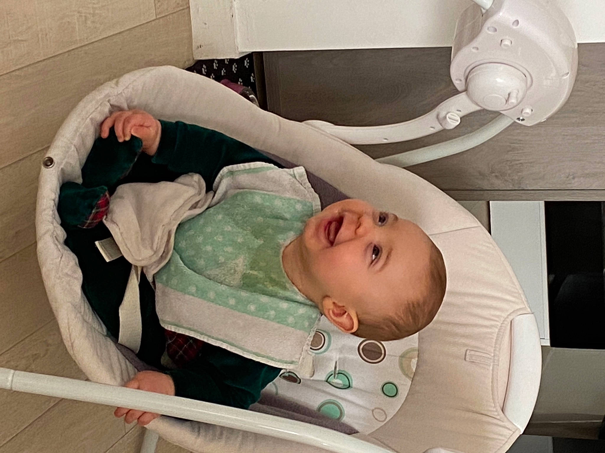 Négan participe au concours pour gagner de l'argent avec cette photo : baby, baby_products, baby_safety, baby_toddler_clothing, bed, child, clinic, comfort, health_care, hospital, infant_bed, medical, medical_equipment, medical_procedure, person, product, room, service, snapshot, toddler