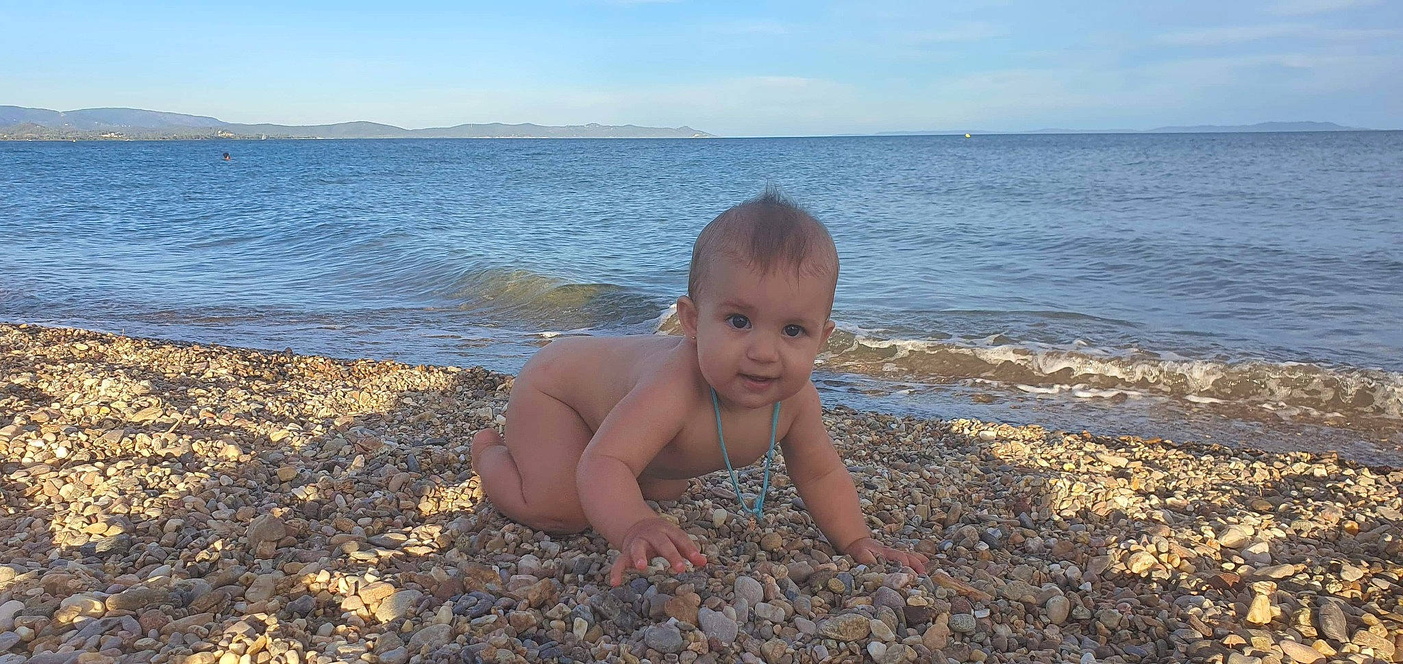 Alexandra a rejoint le concours — aidez-le/la à gagner de superbes lots ! beach, child, coast, fun, ocean, person, sea, sky, smile, summer, vacation