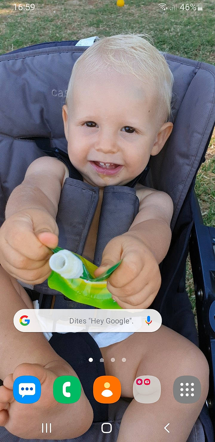 Esteban a rejoint le concours — aidez-le/la à gagner de superbes lots ! baby, baby_products, cheek, child, finger, nose, person, play, product, skin, smile, toddler