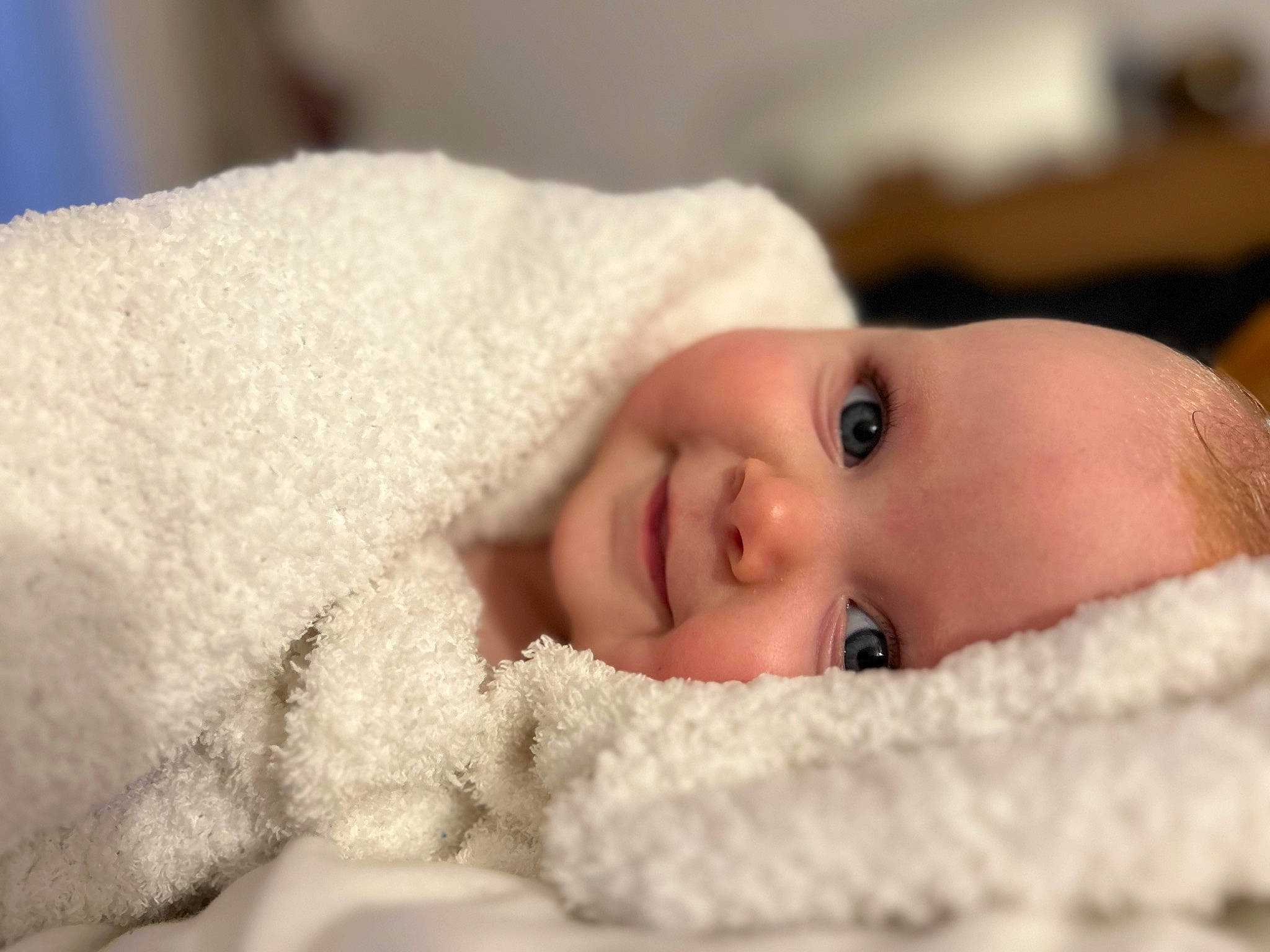 Anna a rejoint le concours — aidez-le/la à gagner de superbes lots ! baby, bedtime, cheek, child, comfort, eye, eyebrow, eyelash, fur, happy, head, headgear, iris, lip, monochrome_photography, no_expression, nose, person, portrait_photography, room