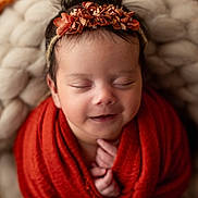 Rafaëlle participe au concours pour gagner de l'argent avec cette photo : baby, infant, sleeping, flower_headband, red_blanket, basket, cozy, hands, closed_eyes, soft_texture, cute, newborn, portrait, peaceful, indoors, skin, hair, child, resting, warm