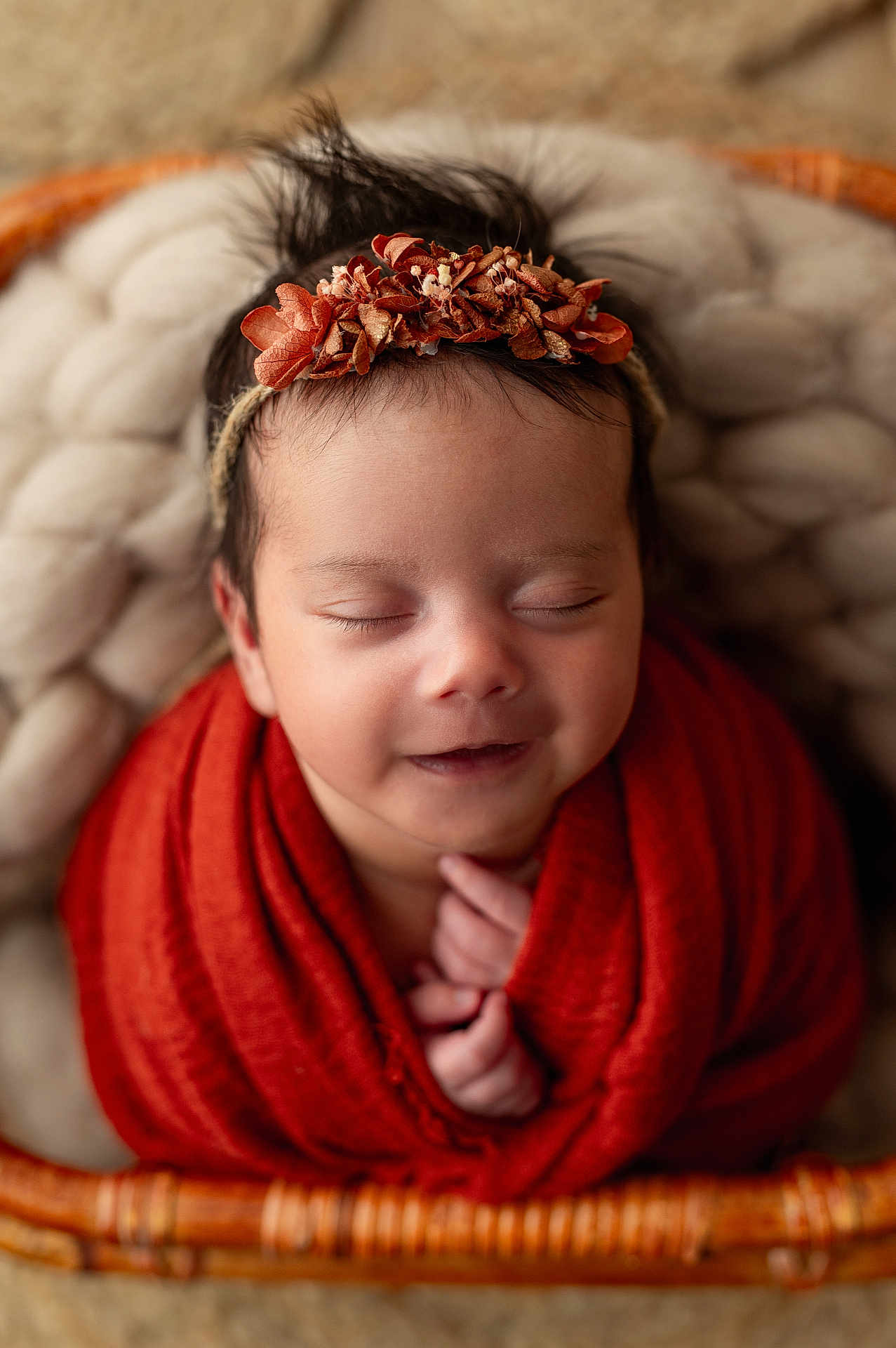 Rafaëlle participe au concours pour gagner de l'argent avec cette photo : baby, infant, sleeping, flower_headband, red_blanket, basket, cozy, hands, closed_eyes, soft_texture, cute, newborn, portrait, peaceful, indoors, skin, hair, child, resting, warm