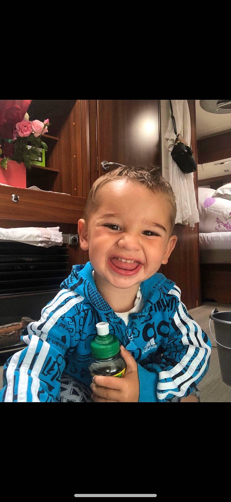 Connor a rejoint le concours — aidez-le/la à gagner de superbes lots ! cheek, child, cool, ear, eye, face, facial_expression, finger, forehead, happy, head, joy, laugh, nose, organ, person, photography, play, selfie, smile