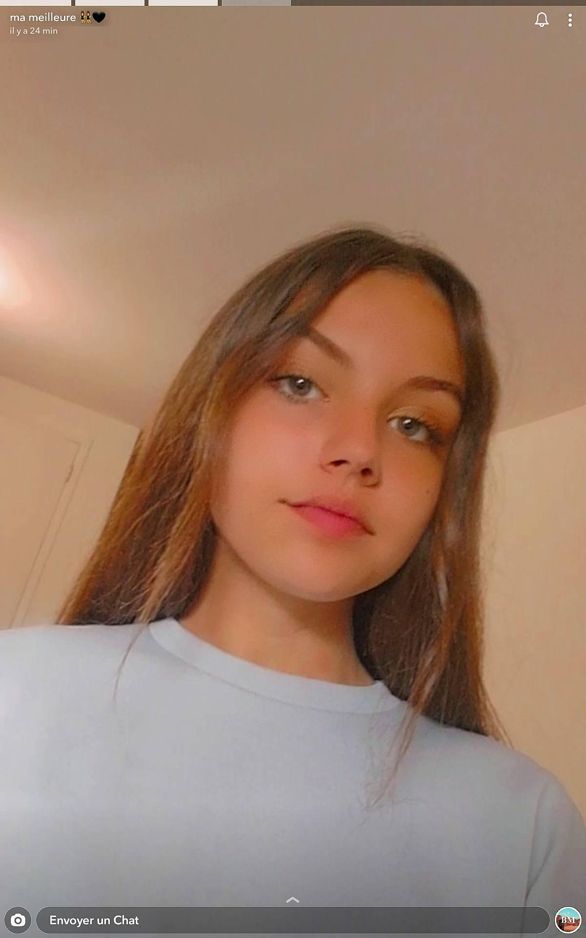 Clara participe au concours pour gagner de l'argent avec cette photo : cheek, chin, eyebrow, eyelash, fashion, flash_photography, gesture, hair, iris, jaw, layered_hair, lip, lipstick, makeover, neck, nose, person, shoulder, skin, sleeve