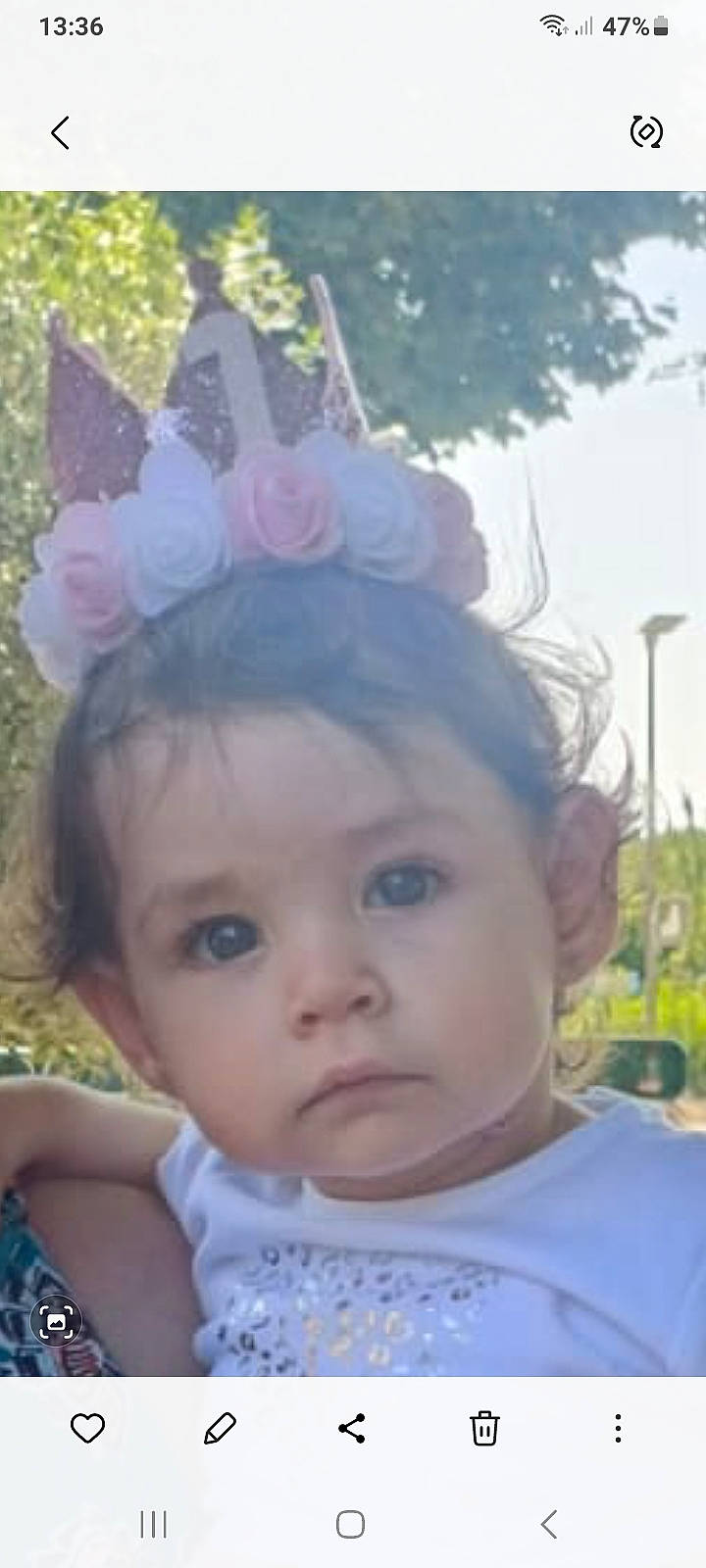 Lucciana a rejoint le concours — aidez-le/la à gagner de superbes lots ! beauty, ear, eyebrow, eyelash, face, forehead, fun, grass, hair_accessory, hairstyle, happy, headband, headpiece, iris, lip, long_hair, nose, person, plant, skin