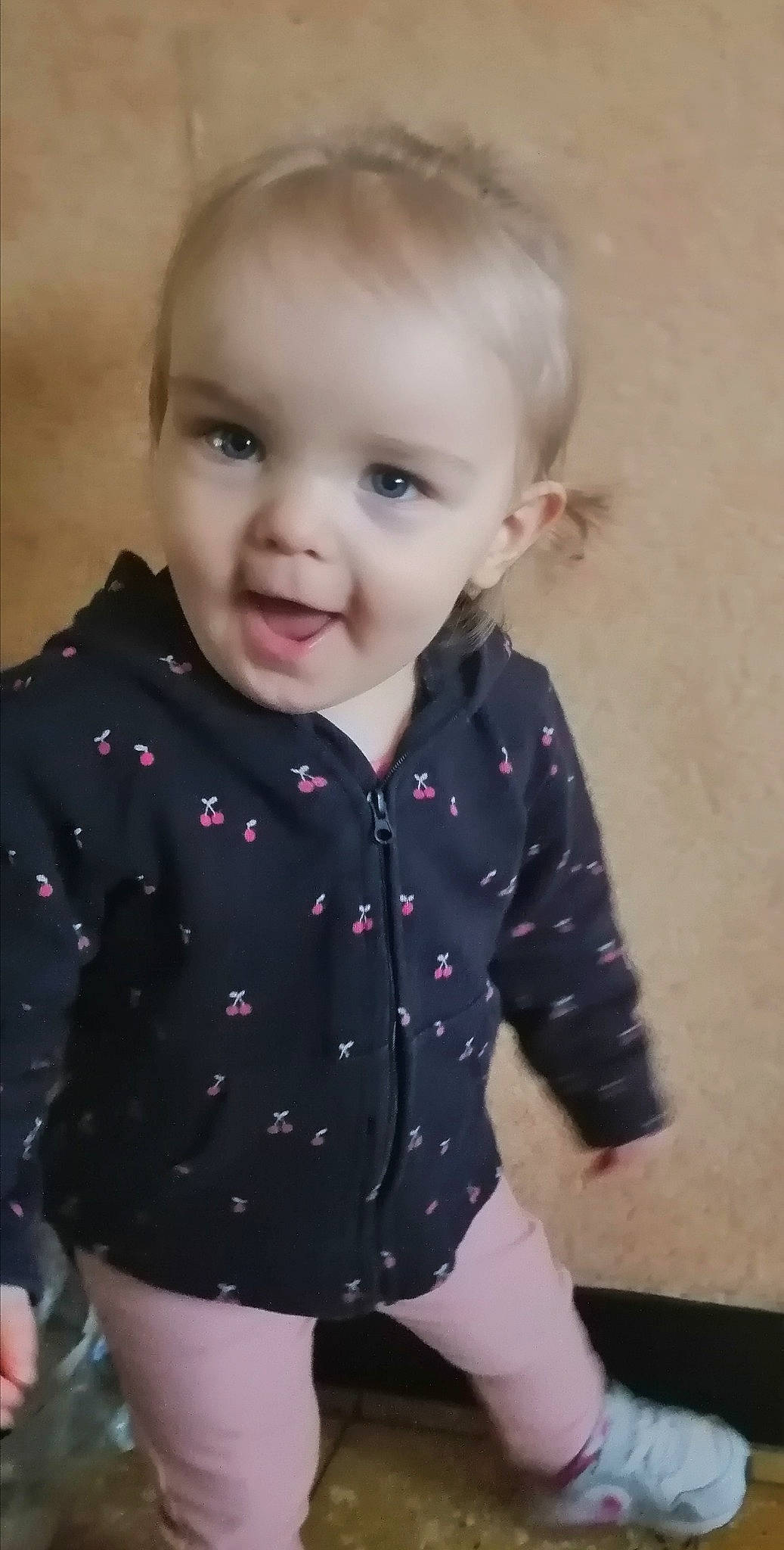 Chloé participe au concours pour gagner de l'argent avec cette photo : baby, baby_toddler_clothing, cheek, chin, collar, cool, dress_shirt, eye, gesture, hair, happy, iris, lip, neck, nose, person, skin, sleeve, smile, standing