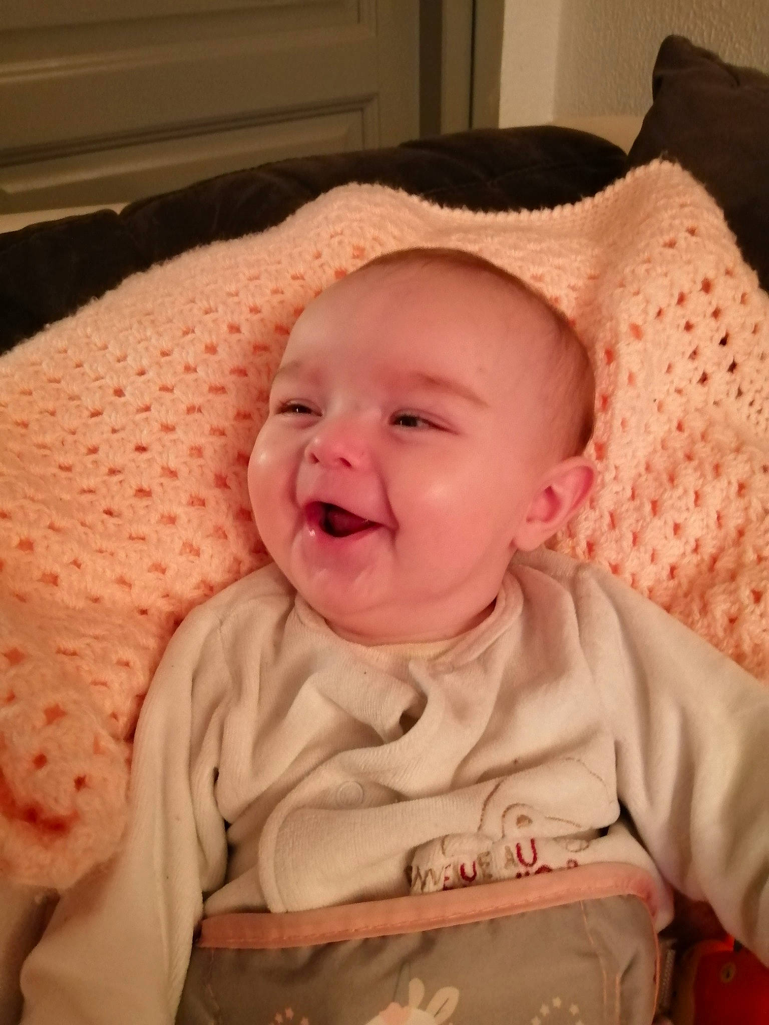 Chloe participe au concours pour gagner de l'argent avec cette photo : baby, baby_toddler_clothing, cheek, chin, comfort, eye, eyebrow, face, happy, head, iris, lip, mammal, mouth, nose, person, skin, sleeve, smile, textile