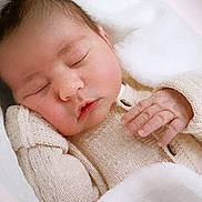 Mia participe au concours pour gagner de l'argent avec cette photo : baby, blanket, child, closed_eyes, comfort, cozy, cute, face, hand, indoor, infant, knitwear, newborn, peaceful, portrait, resting, skin, sleeping, soft, warm
