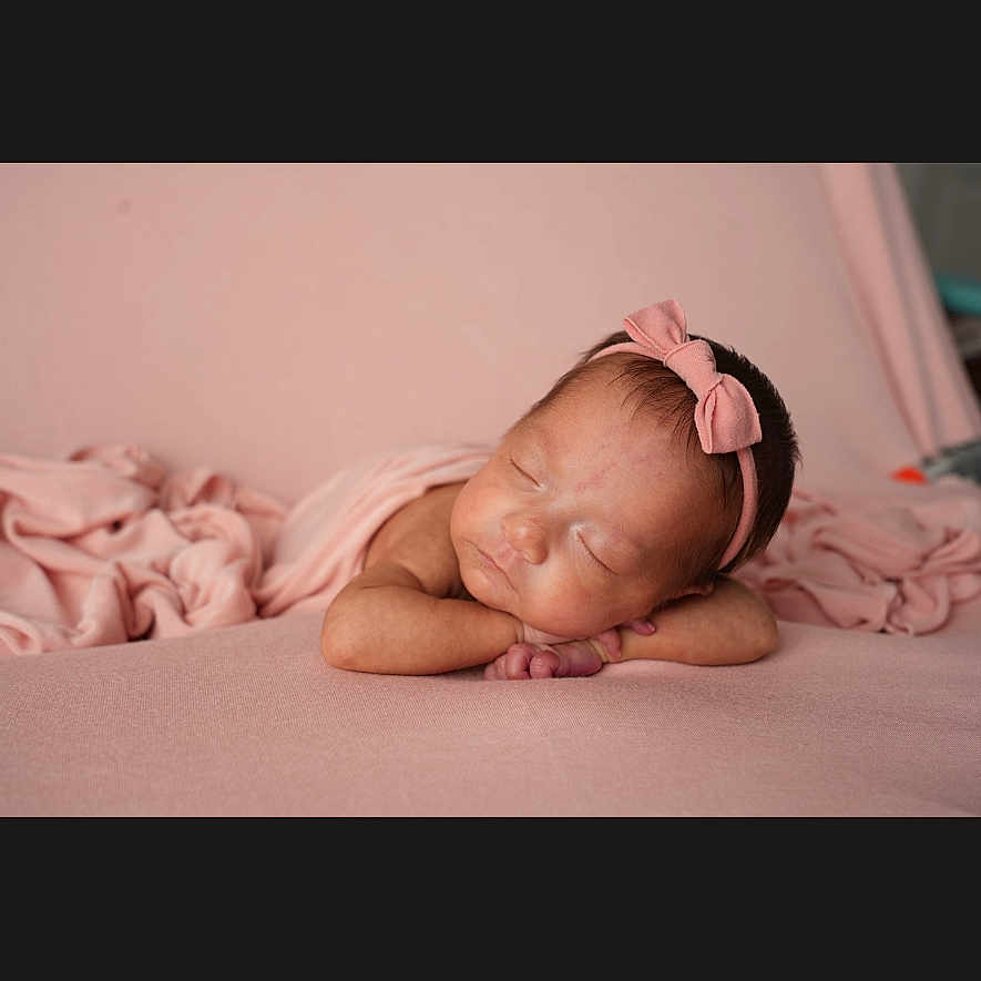 Sabrina is registered to the contest to win money with this photo: architecture, baby, bed, bodypart, building, computerhardware, electronics, face, finger, furniture, hand, hardware, head, hospital, newborn, person, photography, portrait, screen, sleeping