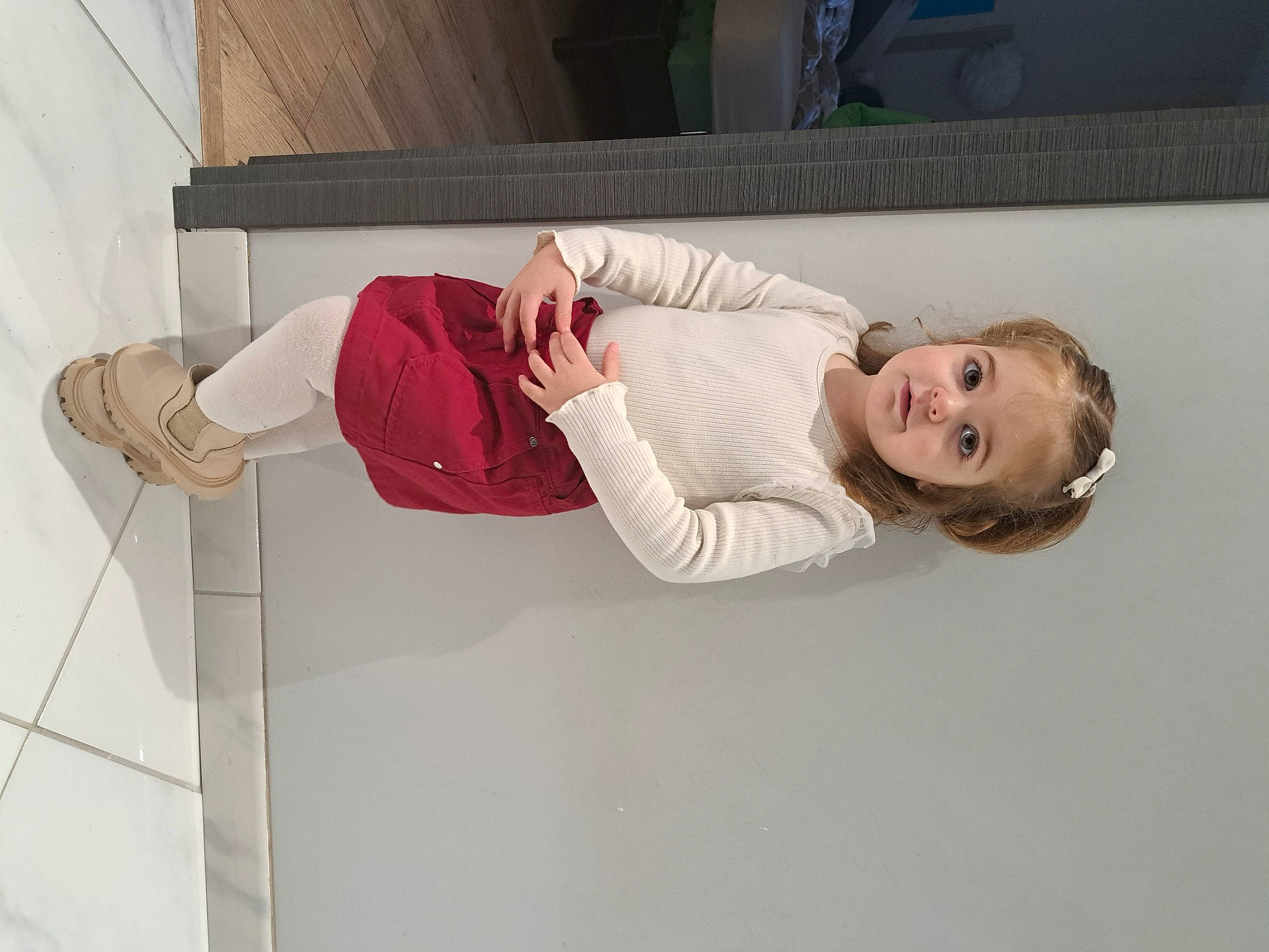 Mélya a rejoint le concours — aidez-le/la à gagner de superbes lots ! comfort, elbow, human_leg, knee, person, room, shoulder, sitting, sleeve, t_shirt, thigh, waist