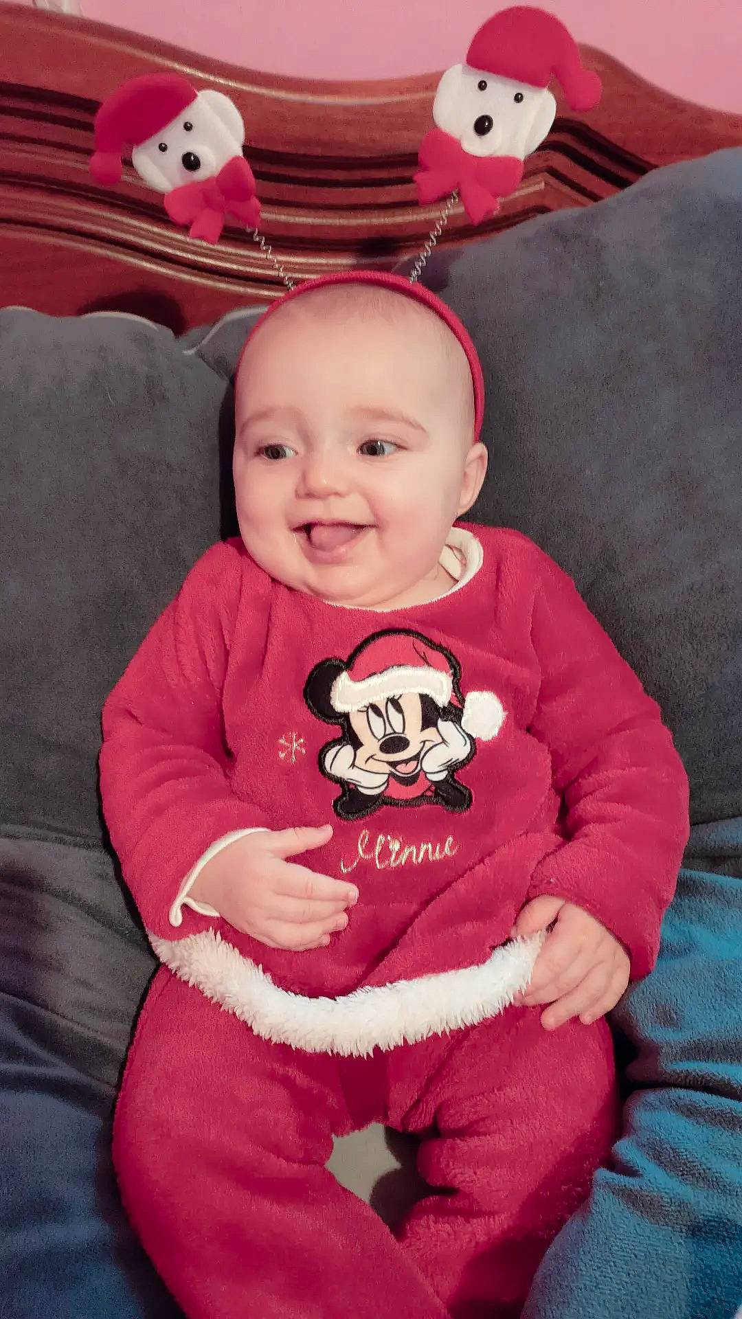 Marianne a rejoint le concours — aidez-le/la à gagner de superbes lots ! baby, baby_toddler_clothing, cheek, comfort, eye, happy, head, human_body, joy, magenta, mammal, mouth, organ, person, pink, product, red, skin, sleeve, smile