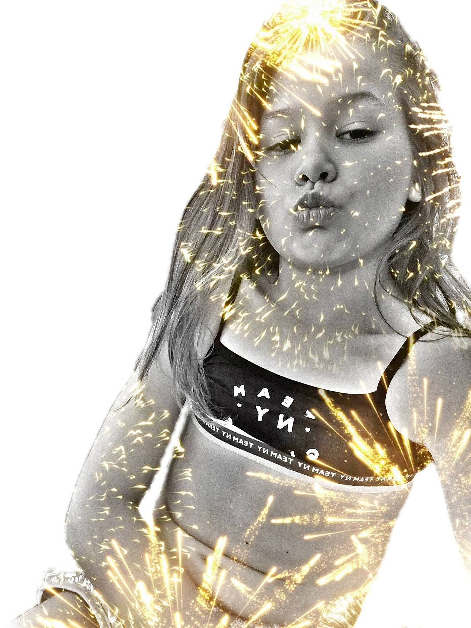 Ilea participe au concours pour gagner de l'argent avec cette photo : art, crown, drink, fashion_accessory, font, glass, glass_bottle, happy, headpiece, jewellery, liquid, metal, person, portrait, sculpture, transparent_material, visual_arts, water