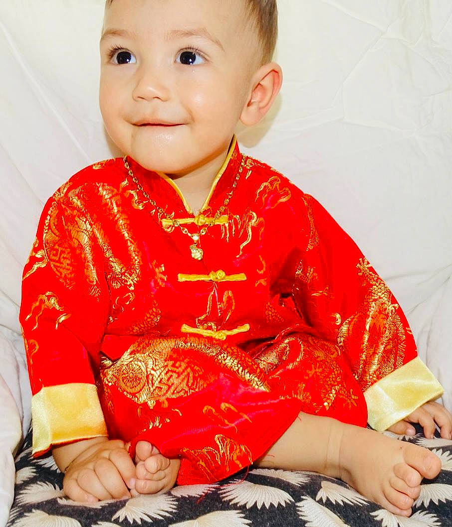 Hiram participe au concours pour gagner de l'argent avec cette photo : arm, baby_toddler_clothing, beauty, child, clothing, collar, happy, human, joy, neck, organ, outerwear, pattern, person, skin, sleeve, smile, sportswear, t_shirt, textile