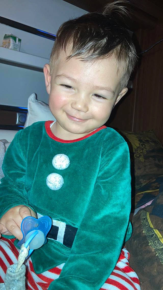 Hiram participe au concours pour gagner de l'argent avec cette photo : baby_toddler_clothing, blue, cheek, child, cool, electric_blue, eyelash, face, glove, hairstyle, happy, joy, nose, organ, outerwear, person, skin, sleeve, smile, t_shirt