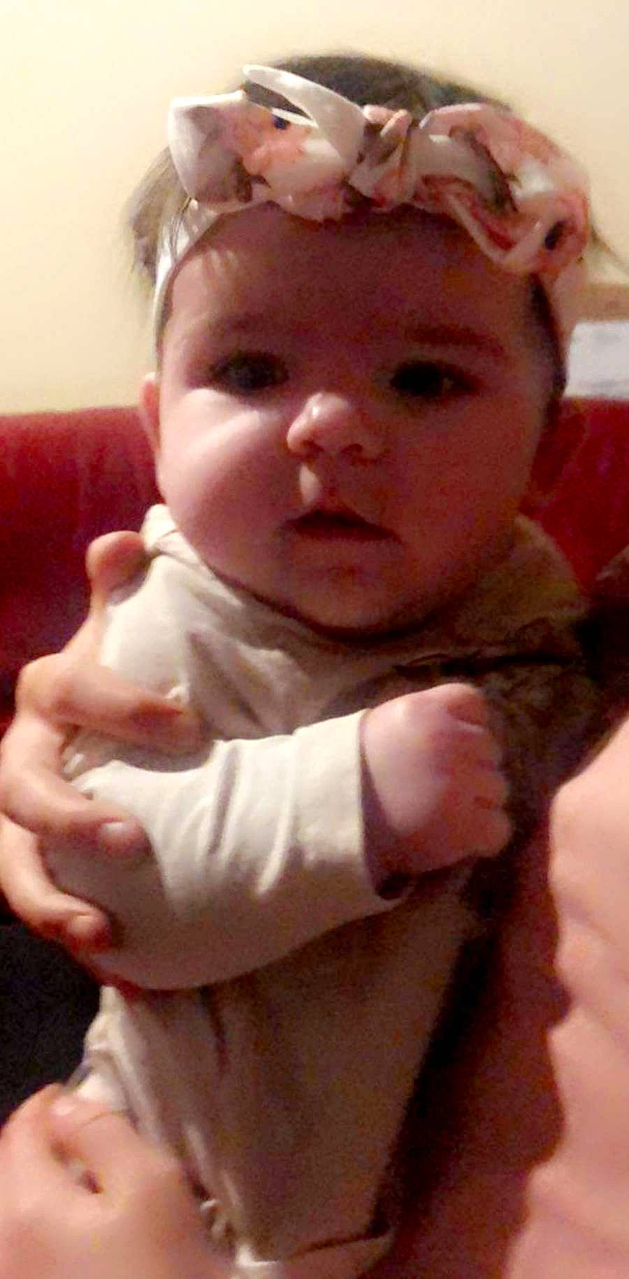 Louana participe au concours pour gagner de l'argent avec cette photo : baby_toddler_clothing, cheek, chin, ear, eye, eyebrow, eyelash, face, finger, forehead, gesture, hair, hand, headwear, iris, jaw, lip, mouth, nose, person