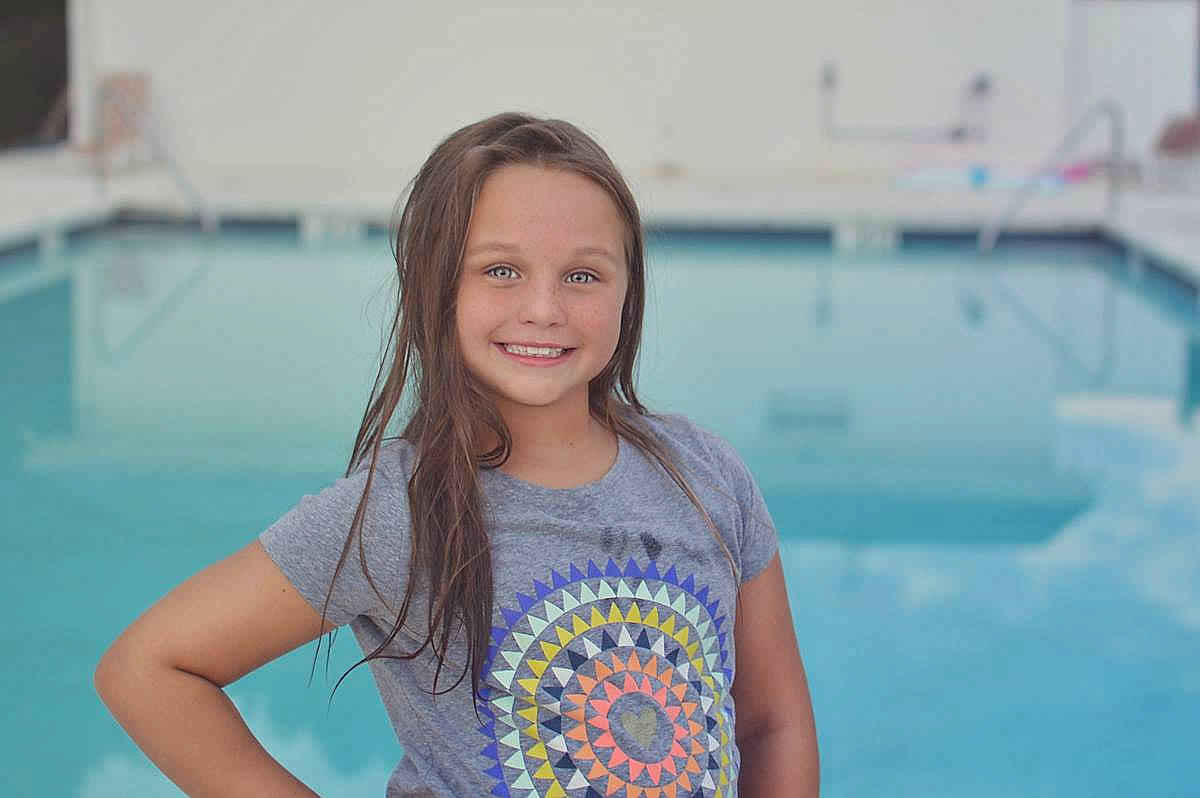 Elizabeth is registered to the contest to win money with this photo: child, face, fun, games, happy, head, joy, leisure, leisure_centre, person, recreation, smile, summer, swimming_pool, t_shirt, vacation