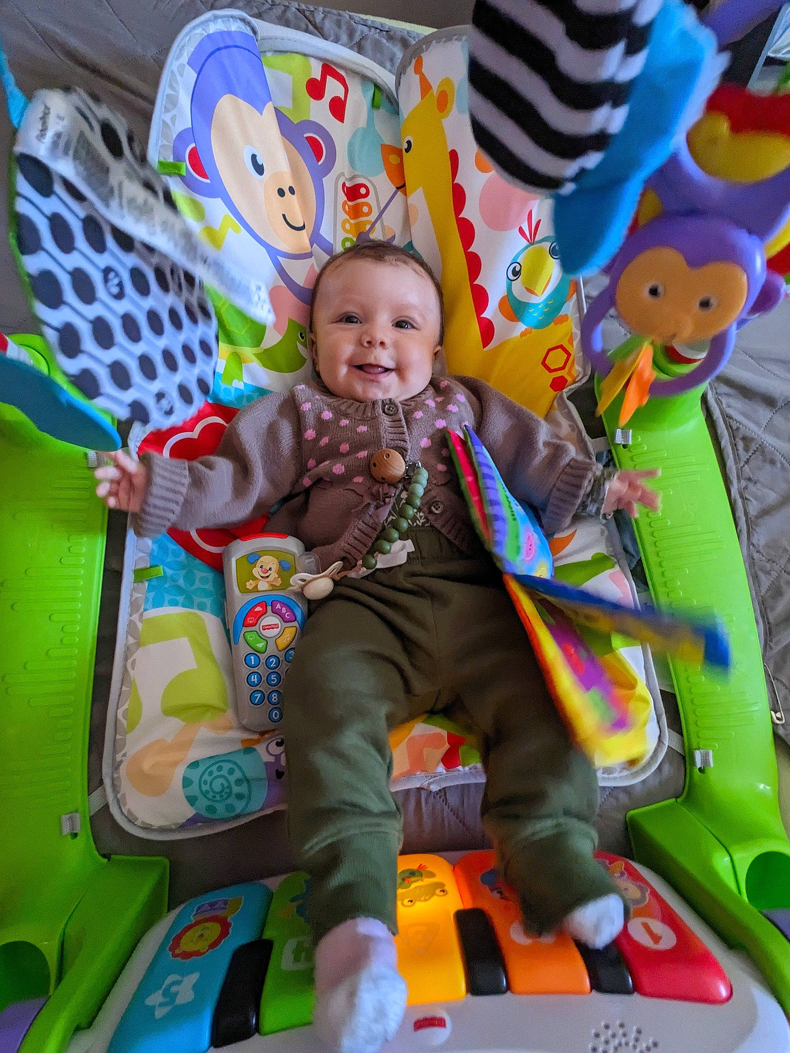 Esmeralda is registered to the contest to win money with this photo: baby, baby_products, baby_toddler_clothing, chair, child, city, event, fun, happy, leisure, motor_vehicle, person, play, product, recreation, riding_toy, sitting, smile, snapshot, toddler