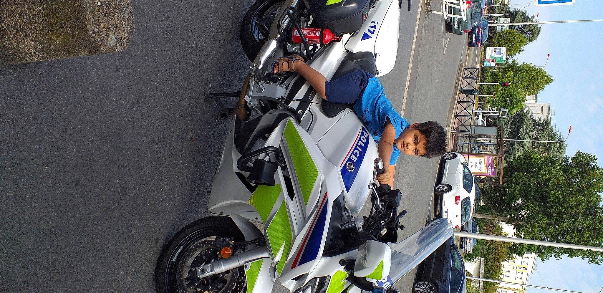 Mohamed Khalifa participe au concours pour gagner de l'argent avec cette photo : asphalt, auto_part, automotive_design, automotive_lighting, automotive_tire, automotive_wheel_system, fender, headlamp, motor_vehicle, motorcycle, motorcycle_accessories, motorcycle_helmet, motorcycling, motorsport, person, rim, spoke, synthetic_rubber, tar, tire_care