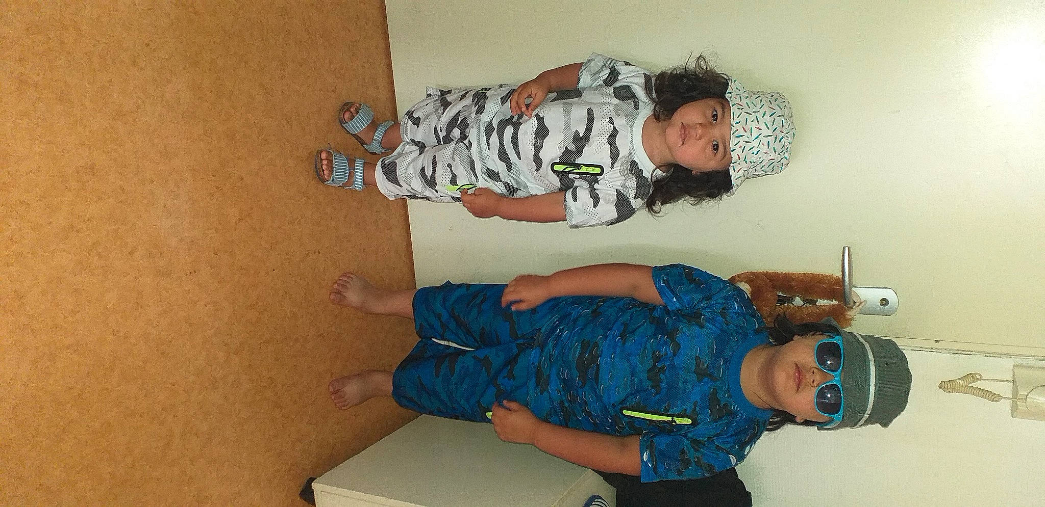 Mohamed Khalifa participe au concours pour gagner de l'argent avec cette photo : arm, child, comfort, elbow, foot, fun, hat, headwear, human_leg, joint, knee, leg, pattern, person, room, sitting, sleeve, sock, t_shirt, thigh