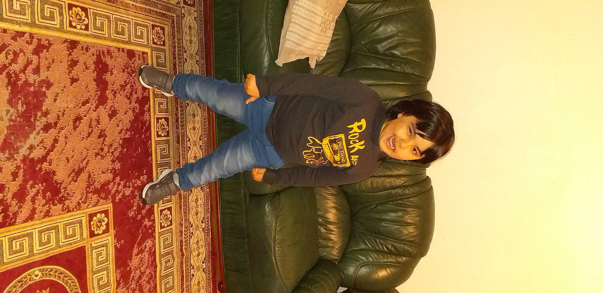 Mohamed Khalifa participe au concours pour gagner de l'argent avec cette photo : black_hair, comfort, cool, denim, jacket, jeans, lap, leather, leather_jacket, person, pocket, sitting, sleeve, street_fashion, textile, top, trousers, walking_shoe