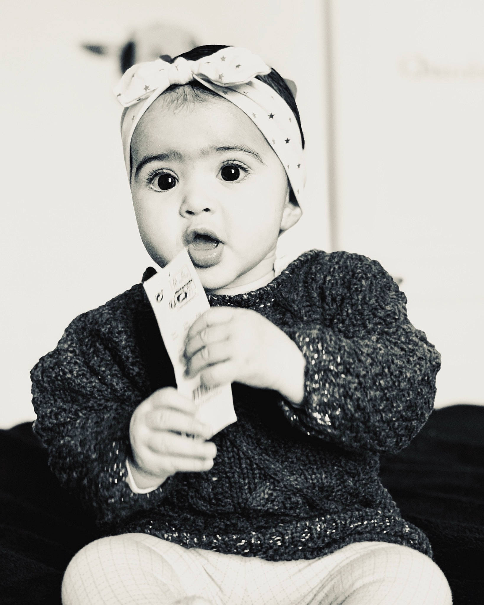 Ildïko participe au concours pour gagner de l'argent avec cette photo : beanie, beauty, black, black_and_white, cap, child, fashion_accessory, girl, hair_accessory, happiness, headgear, headpiece, monochrome, monochrome_photography, outerwear, person, photo_shoot, photograph, photography, portrait_photography