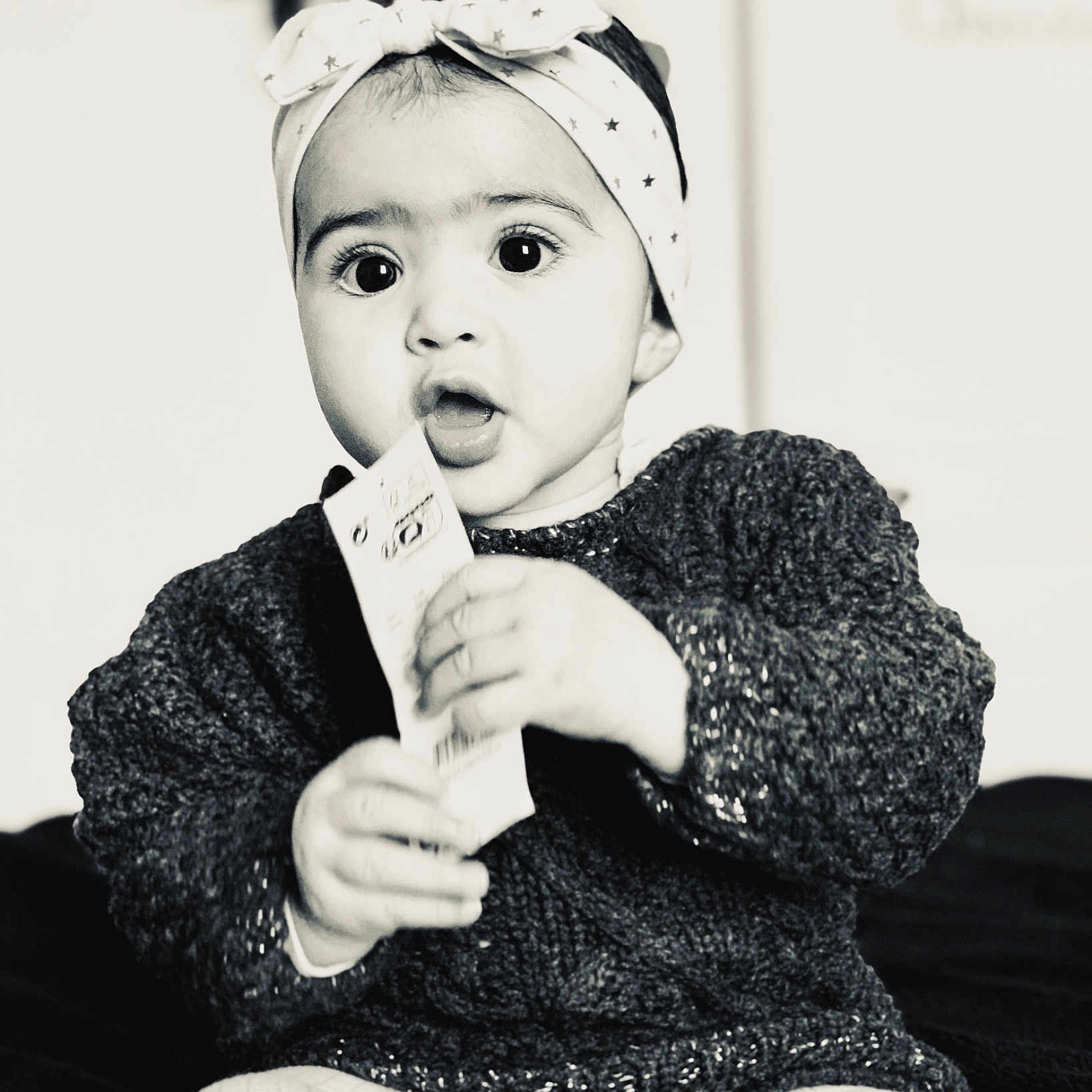 Ildïko participe au concours pour gagner de l'argent avec cette photo : beanie, beauty, black, black_and_white, cap, child, fashion_accessory, girl, hair_accessory, happiness, headgear, headpiece, monochrome, monochrome_photography, outerwear, person, photo_shoot, photograph, photography, portrait_photography