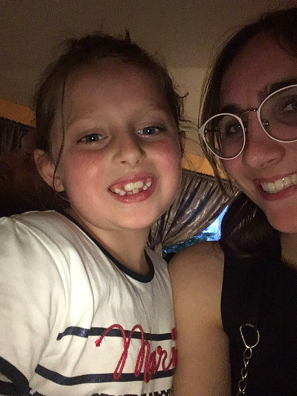 Gladys participe au concours pour gagner de l'argent avec cette photo : cheek, chin, ear, eye, eyebrow, eyelash, face, flash_photography, forehead, hair, head, human_body, joy, lip, mouth, nose, person, shoulder, skin, smile