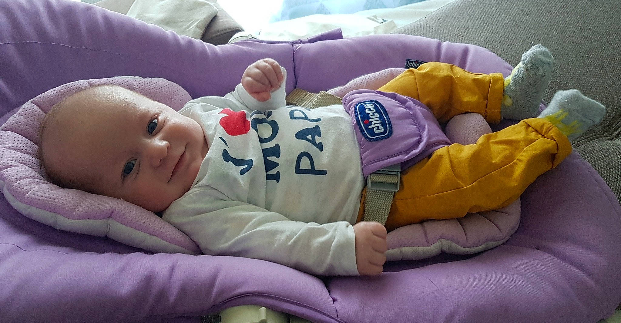 Arthur participe au concours pour gagner de l'argent avec cette photo : baby, bedtime, child, nap, person, toddler