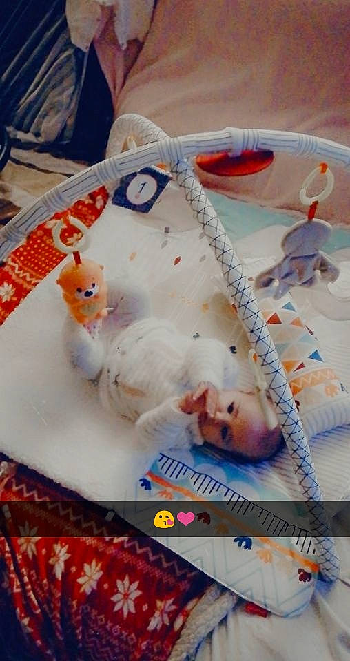 Stella a rejoint le concours — aidez-le/la à gagner de superbes lots ! art, baby_products, baby_toys, child, comfort_food, craft, creative_arts, fawn, fur, linens, pattern, person, pink, plush, room, stuffed_toy, tail, toy, vertebrate, wool