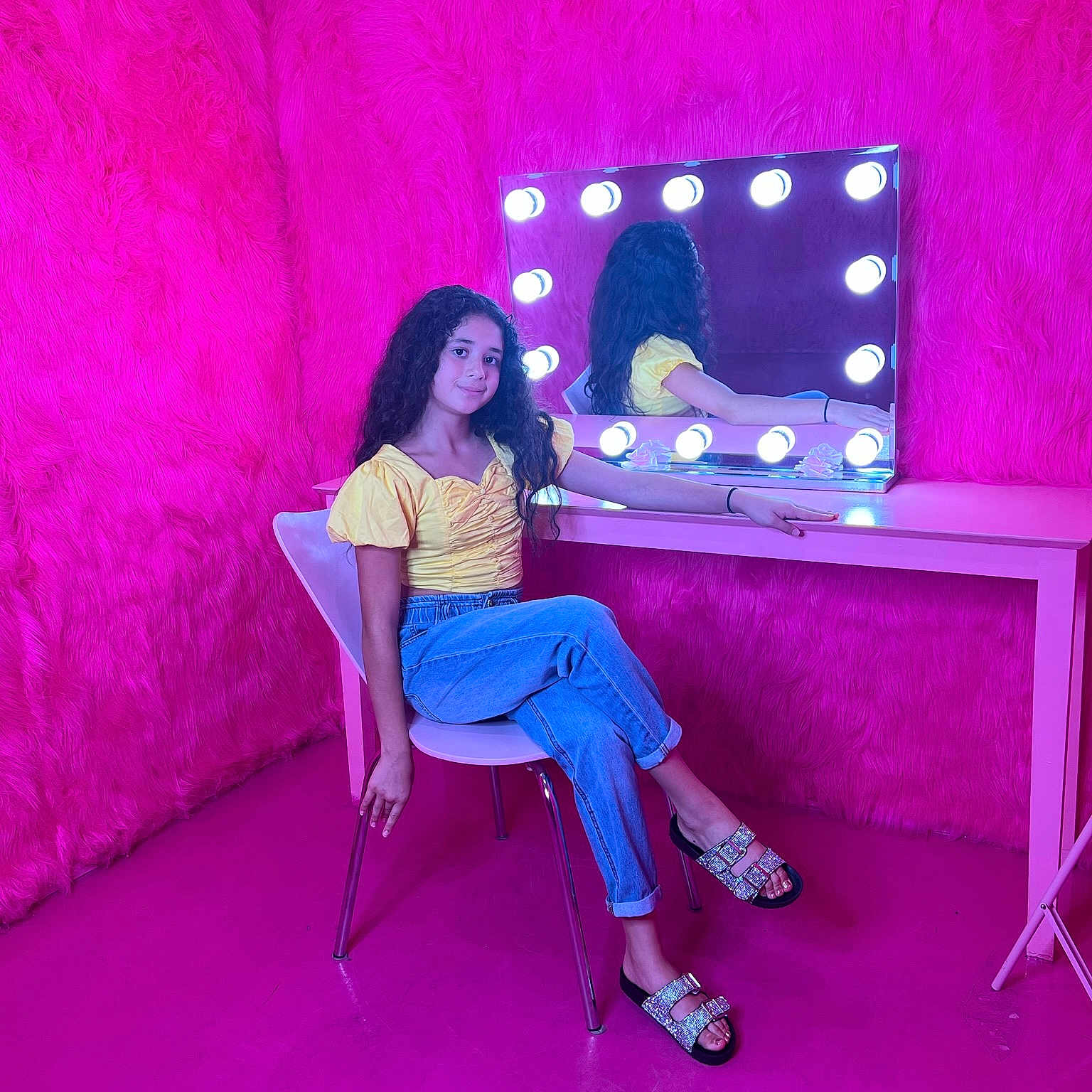 Aliya is registered to the contest to win money with this photo: beauty, chair, comfort, electric_blue, entertainment, event, flash_photography, fun, furniture, human_leg, knee, leisure, magenta, pink, purple, room, sitting, table, thigh, violet