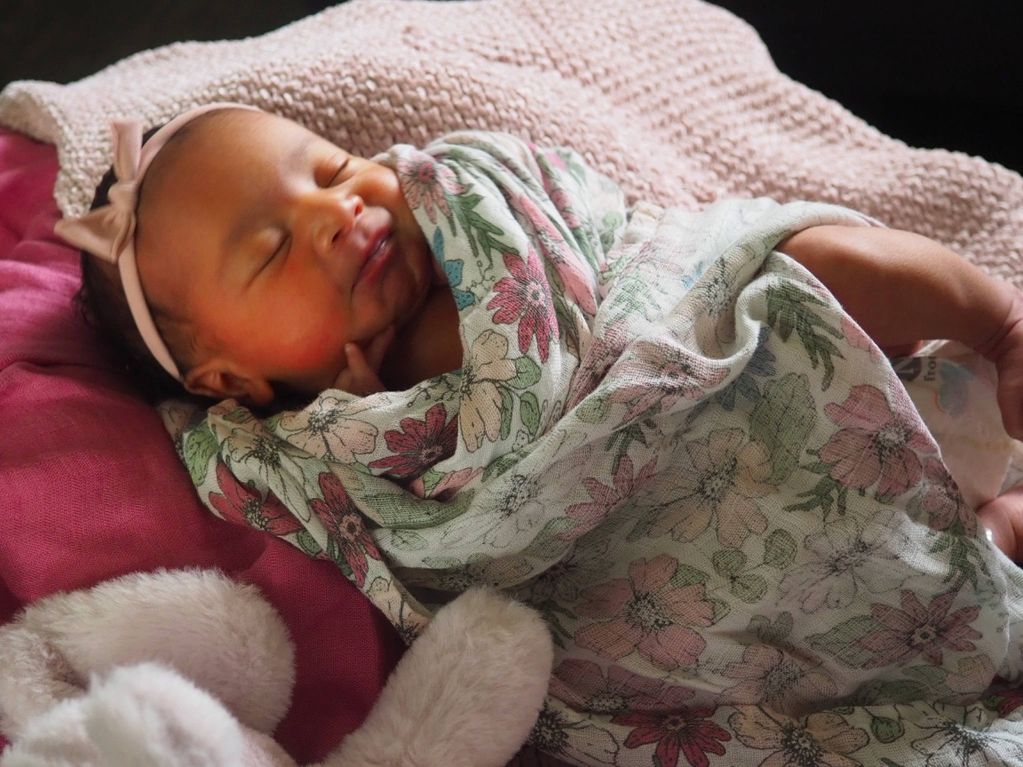 Paeten is registered to the contest to win money with this photo: baby, baby_sleeping, baby_toddler_clothing, bedding, bedtime, cheek, child, comfort, finger, fur, human_body, linens, military_camouflage, pattern, person, room, skin, sleeve, textile, toddler