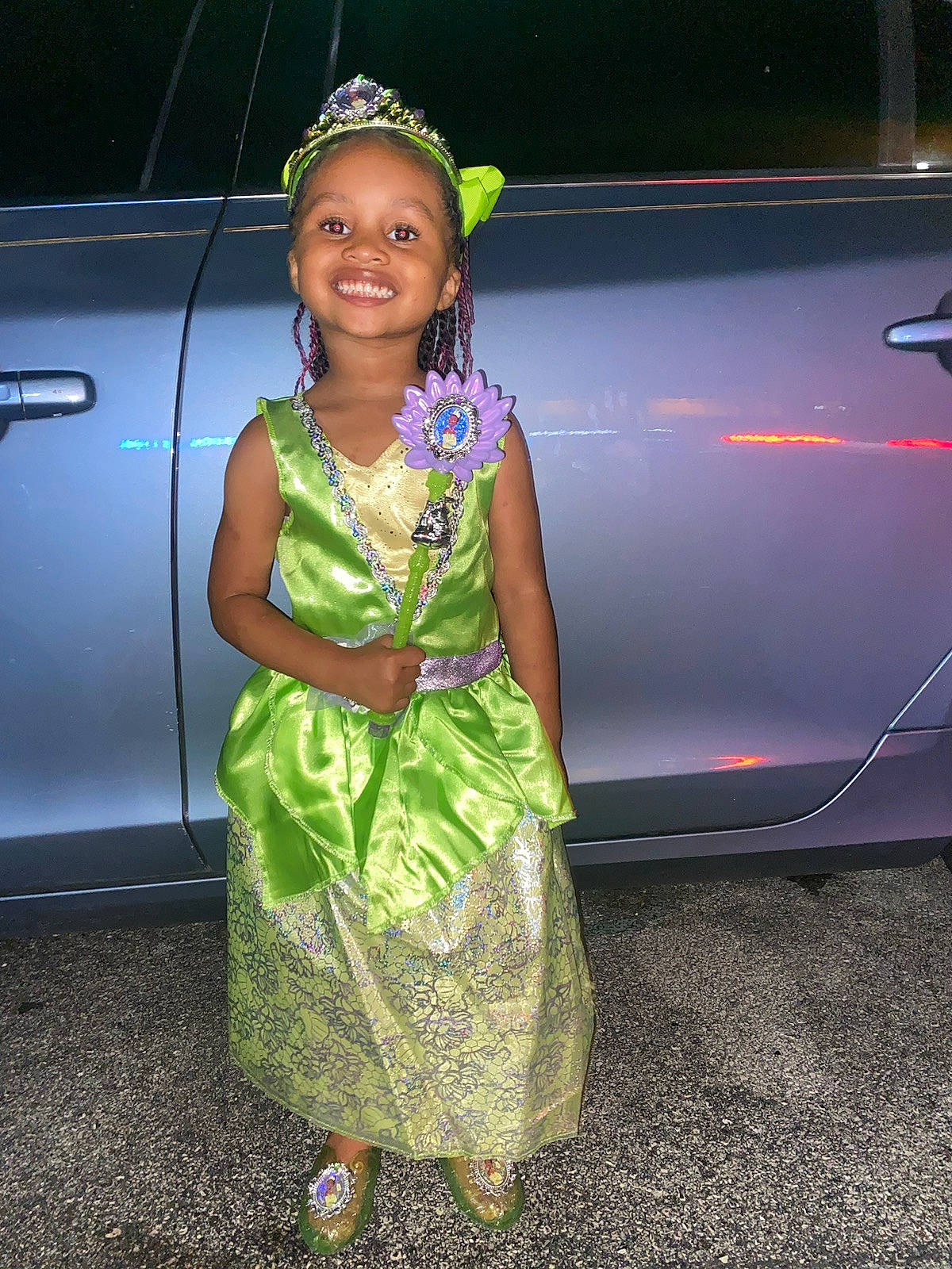 Maleah is registered to the contest to win money with this photo: auto_part, automotive_design, automotive_exterior, automotive_lighting, beauty, car, dress, electric_blue, event, fashion_design, flash_photography, fun, happy, hat, jewellery, joy, luxury_vehicle, motor_vehicle, person, skin