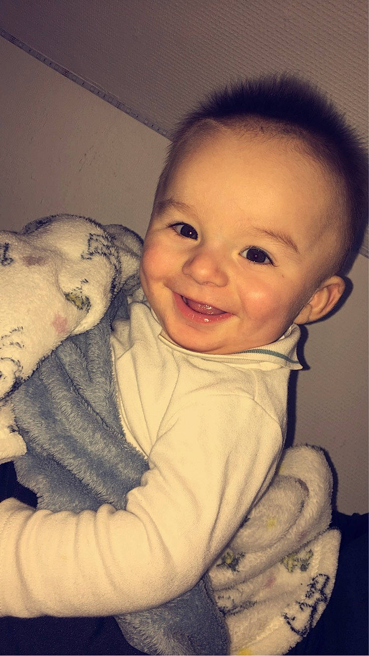 Sohan participe au concours pour gagner de l'argent avec cette photo : black, cheek, chin, comfort, ear, eye, eyebrow, facial_expression, flash_photography, forehead, happy, head, iris, joy, lip, mouth, nose, person, skin, sleeve