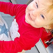 Zeyïna a rejoint le concours — aidez-le/la à gagner de superbes lots ! toddler, child, smiling, red_clothing, cat_design, indoor, kitchen, tile_floor, blanket, standing, happy, person, cute, young_child, blonde_hair, blue_eyes, casual_clothing, playful, home, portrait
